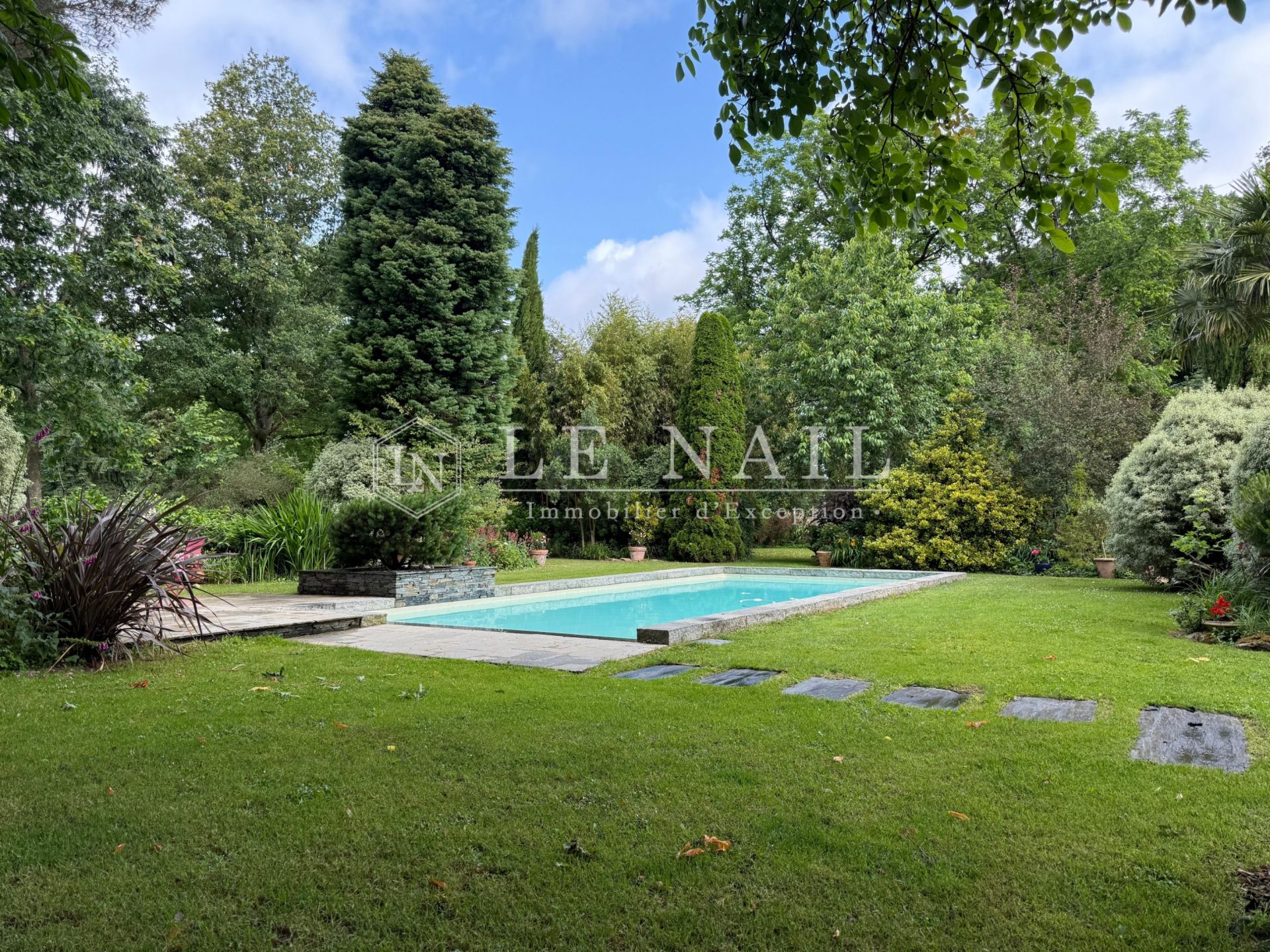 mansion 10 rooms for sale on SEGRE (49500)