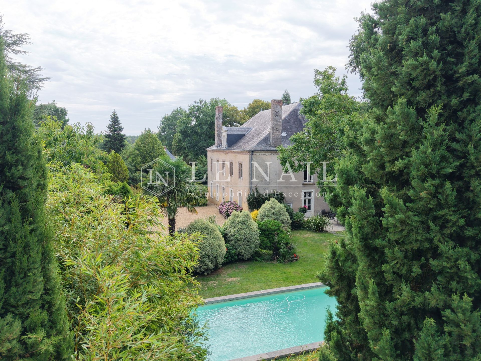 mansion 10 rooms for sale on SEGRE (49500)
