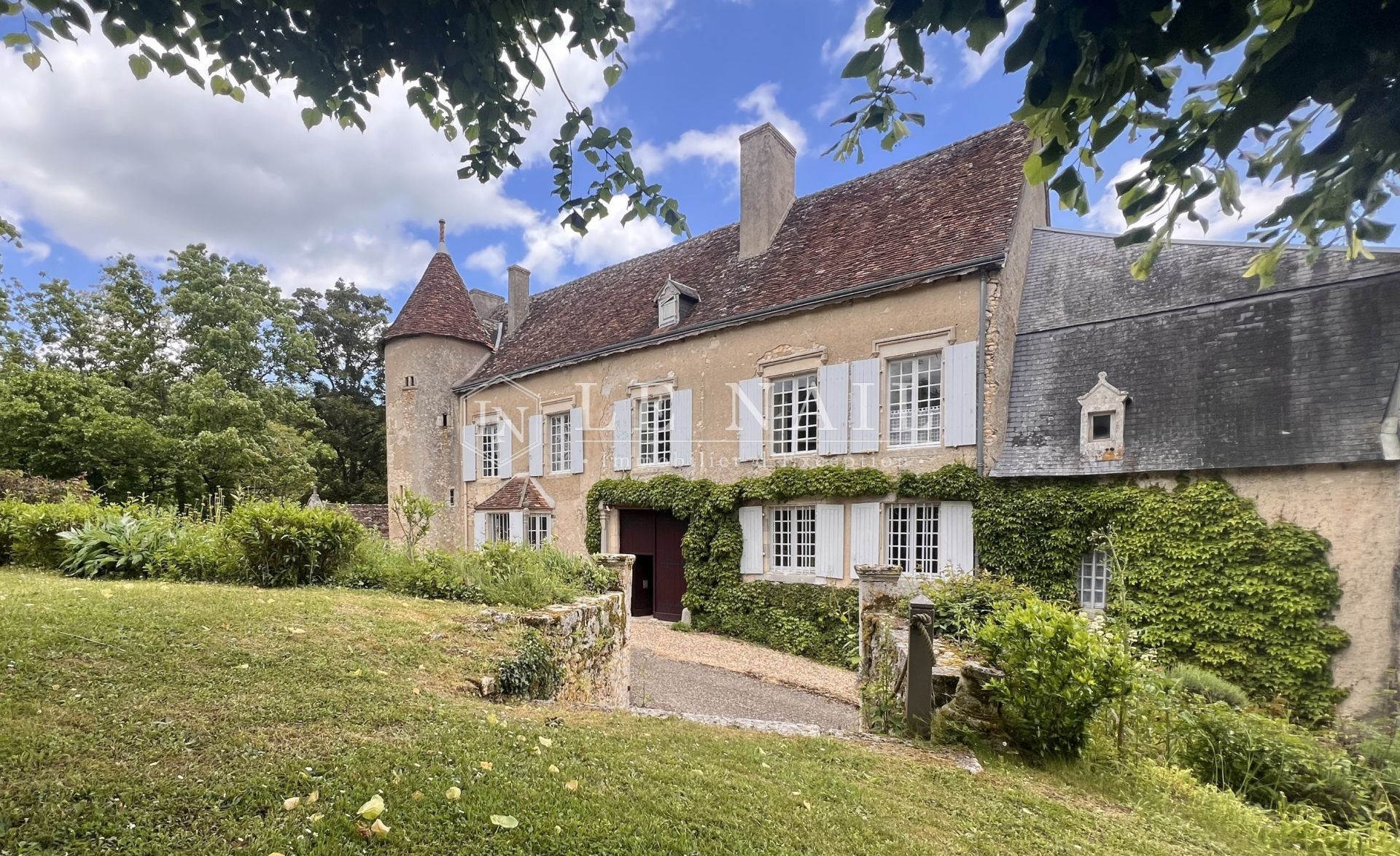 castle 9 rooms for sale on LA ROCHE POSAY (86270)