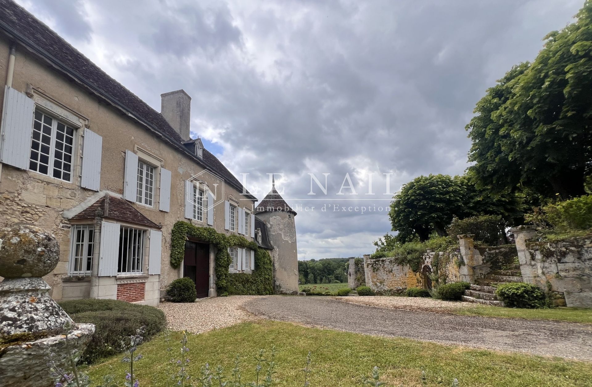 castle 9 rooms for sale on LA ROCHE POSAY (86270)