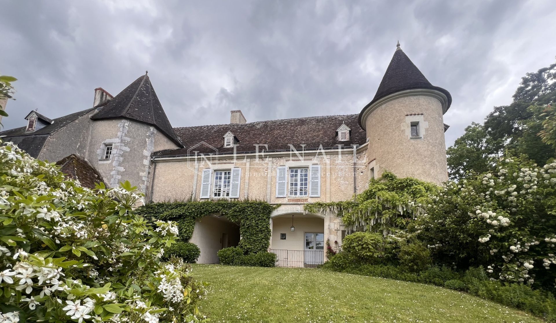 castle 9 rooms for sale on LA ROCHE POSAY (86270)
