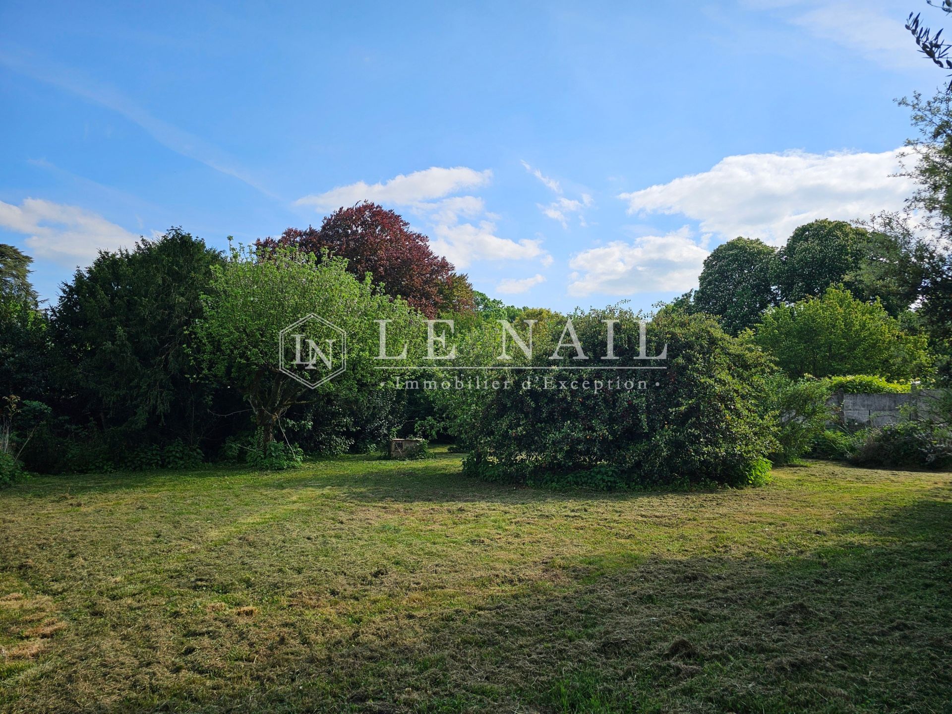 mansion 18 rooms for sale on CHATEAUNEUF SUR SARTHE (49330)