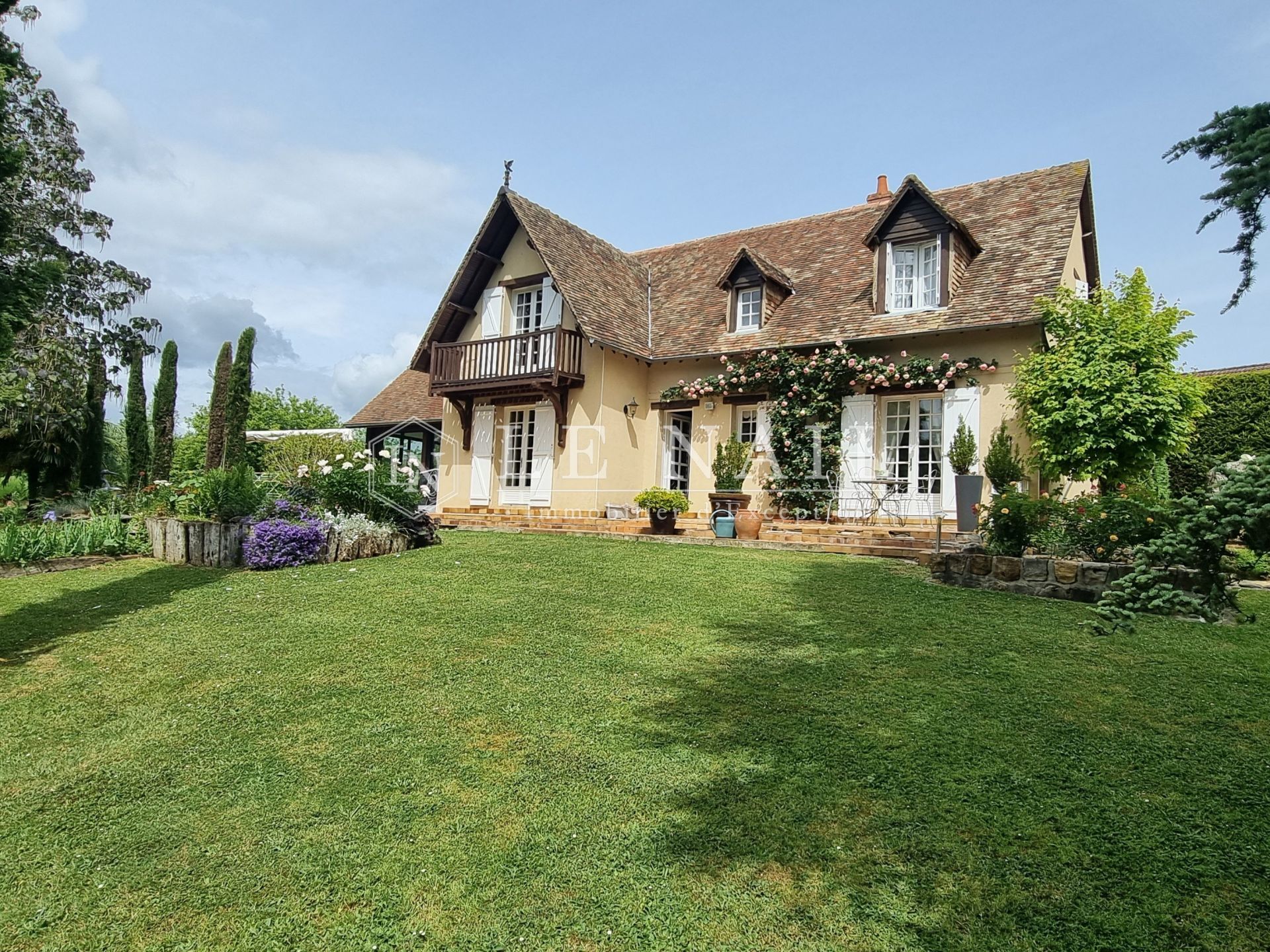 house 8 rooms for sale on ALENCON (61000)