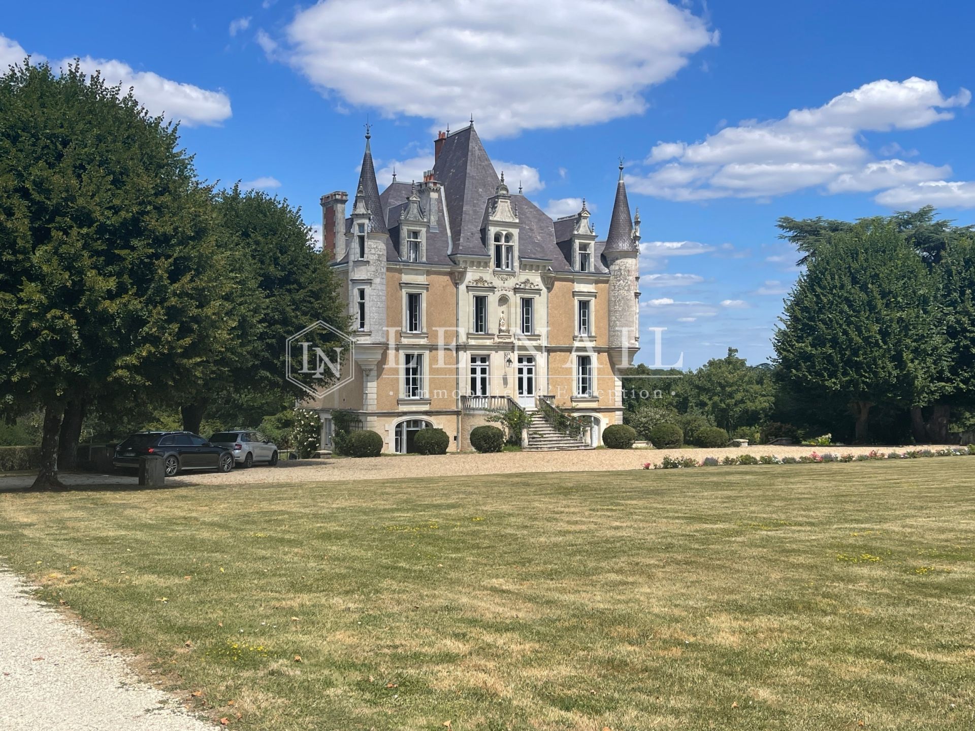 château 15 pièces en vente à POITIERS (86000)