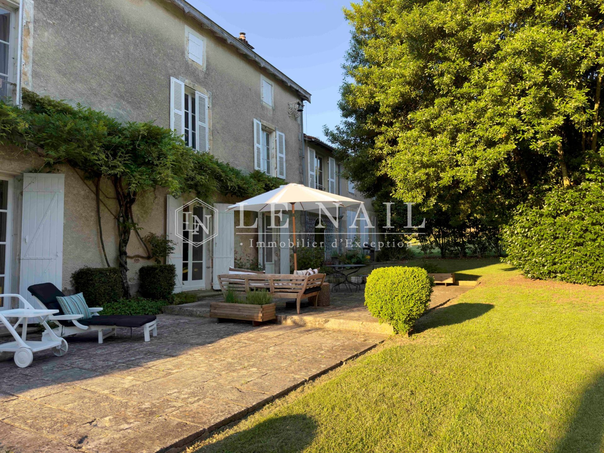 manoir 16 pièces en vente à NIORT (79000)