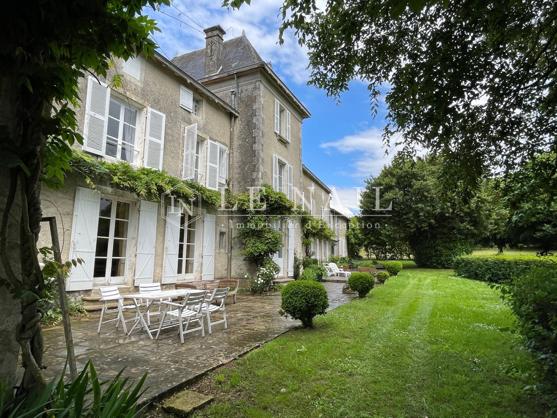 manor house 16 rooms for sale on NIORT (79000)