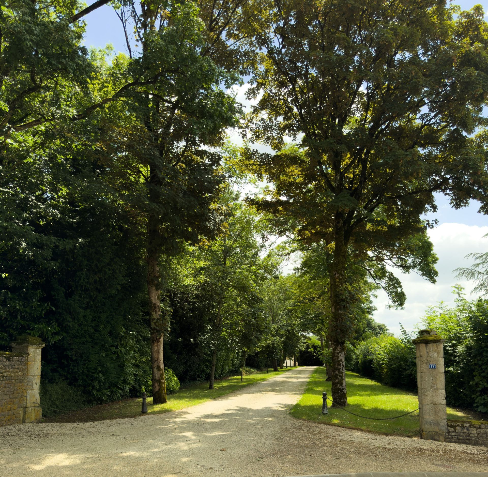 manoir 16 pièces en vente à NIORT (79000)