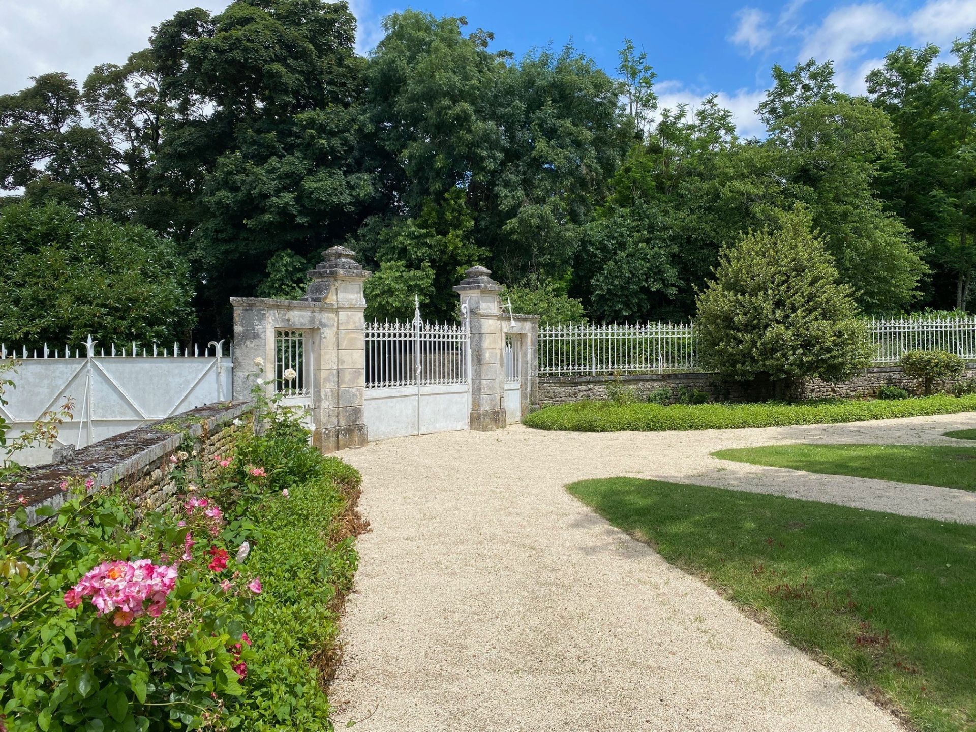 manoir 16 pièces en vente à NIORT (79000)