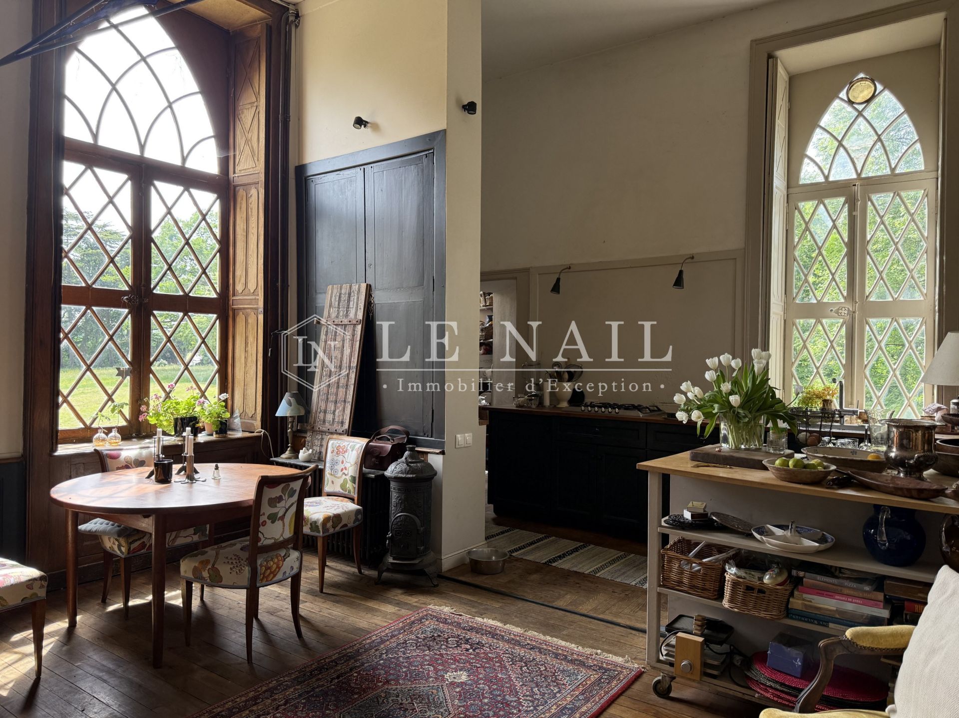 castle 8 rooms for sale on LAVAL (53000)