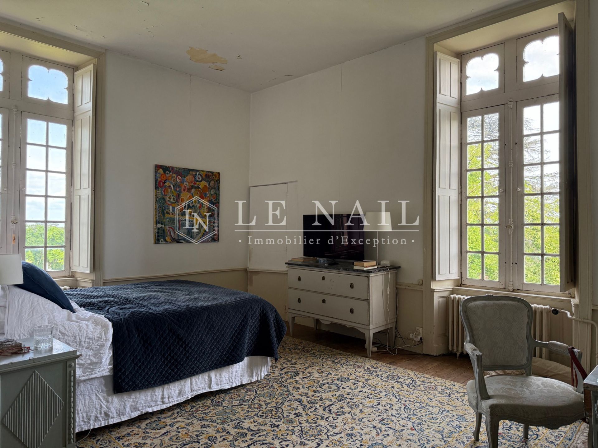 castle 8 rooms for sale on LAVAL (53000)