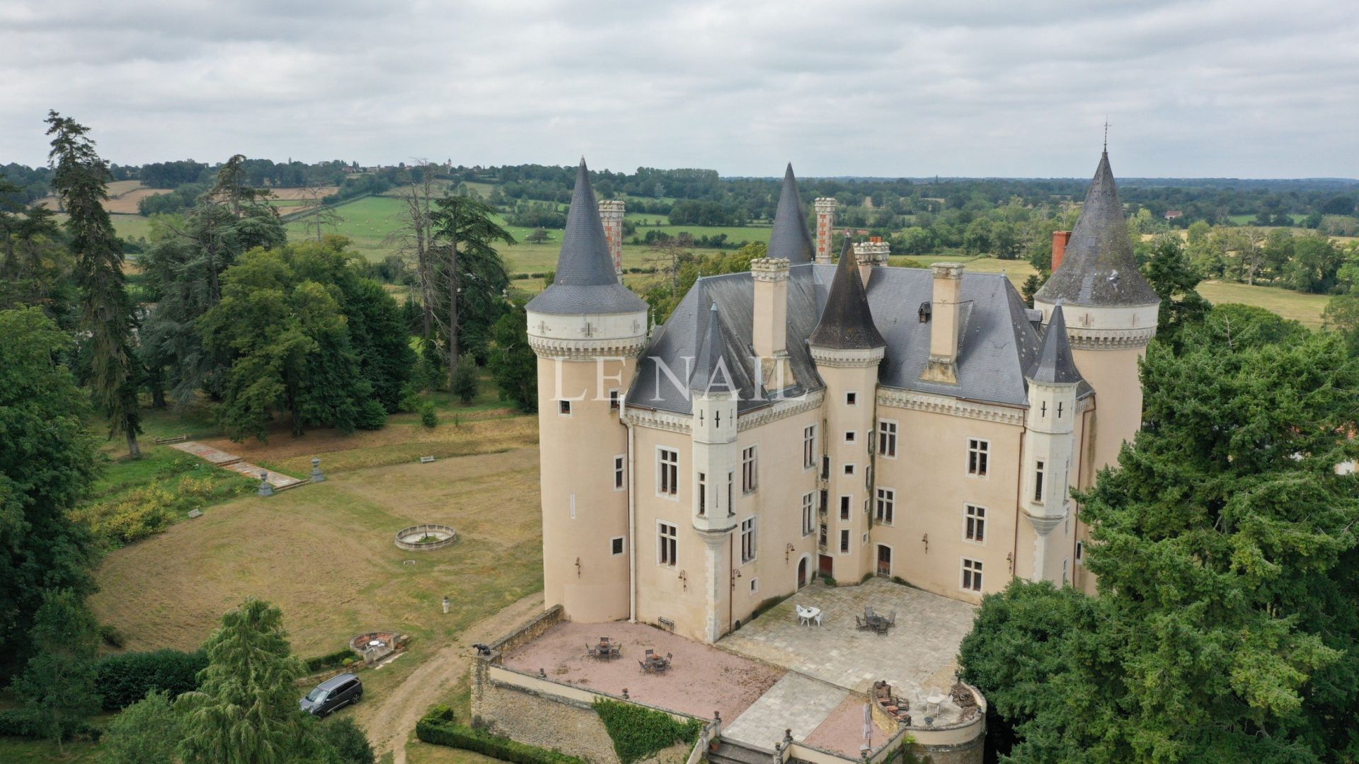 castle 20 rooms for sale on CHATEAUROUX (36000)