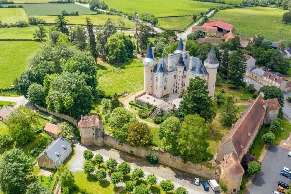 castle 20 rooms for sale on CHATEAUROUX (36000)