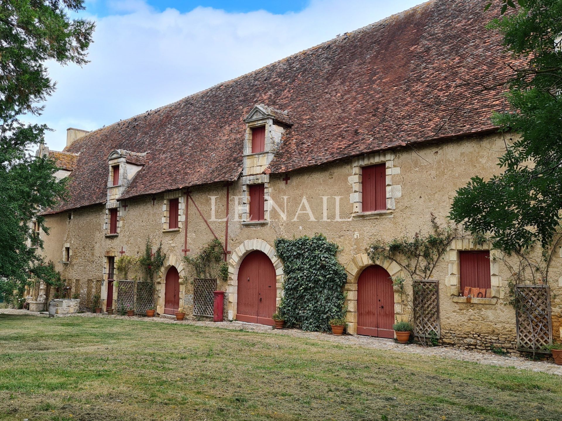 castle 20 rooms for sale on CHATEAUROUX (36000)