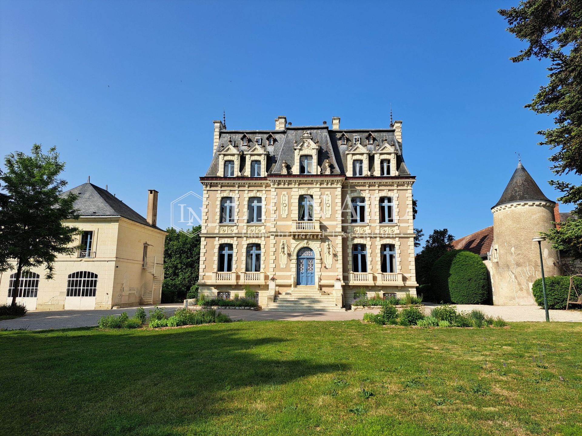 château 50 pièces en vente à TOURS (37000)