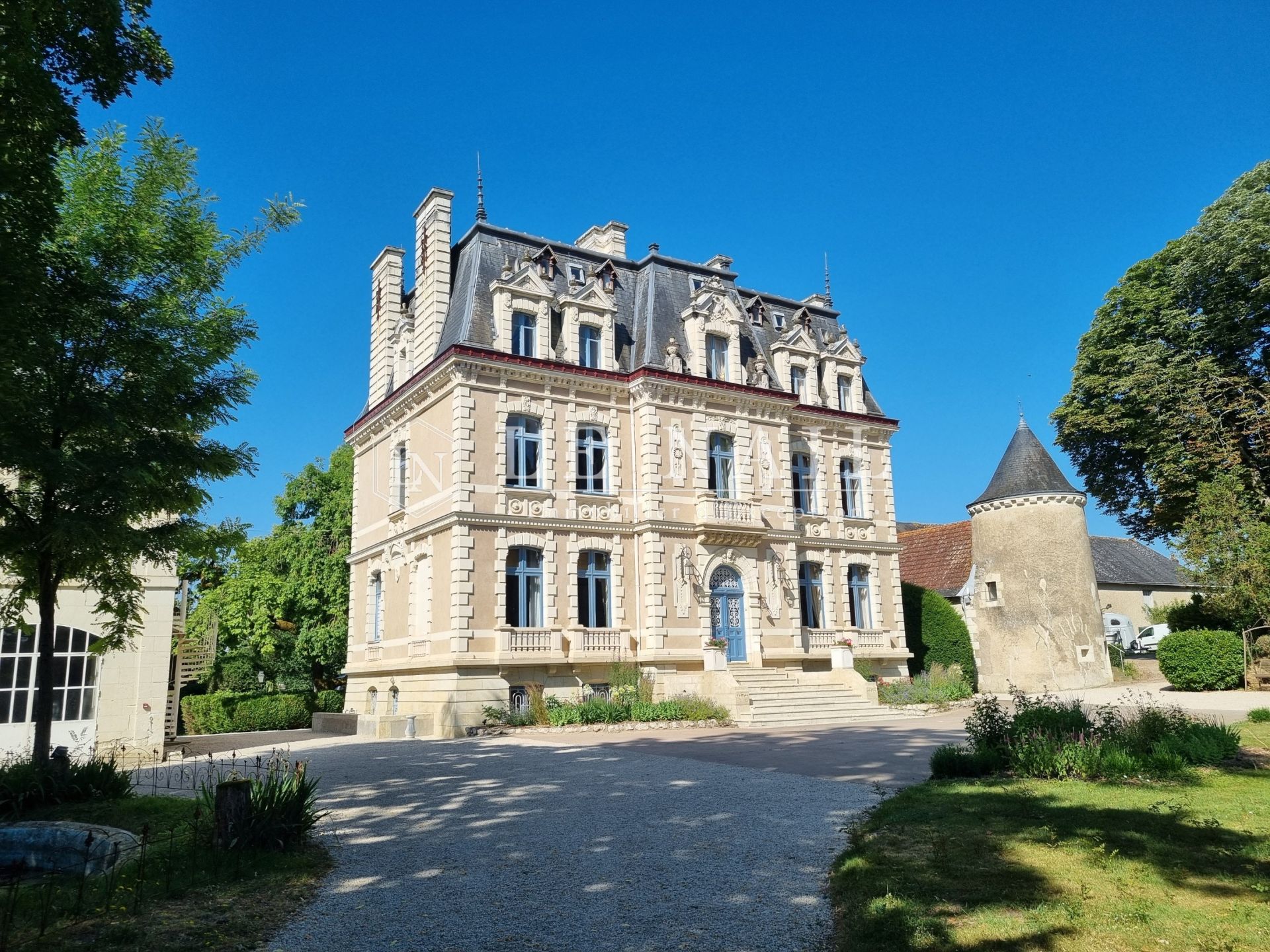 château 50 pièces en vente à TOURS (37000)