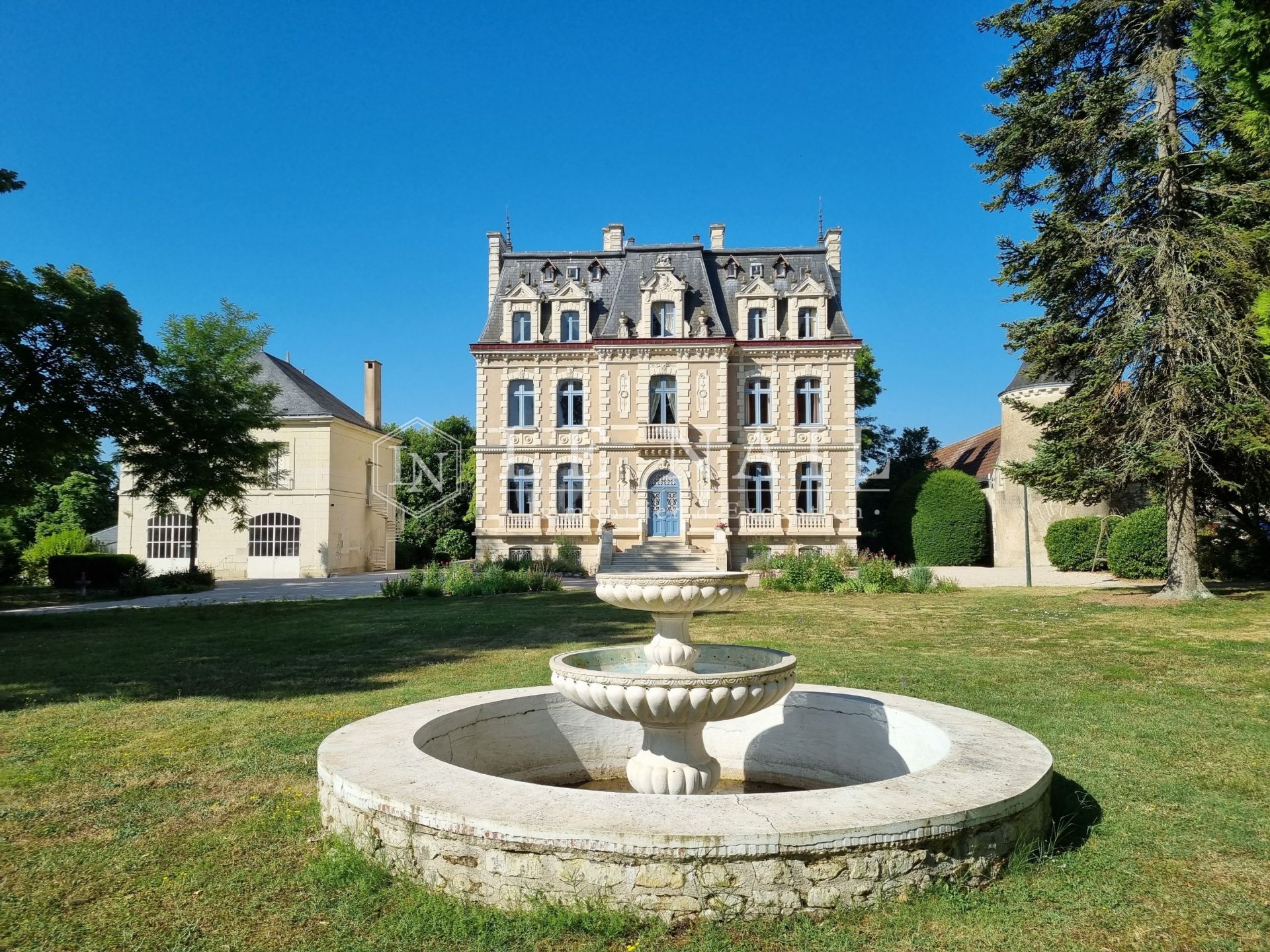 château 50 pièces en vente à TOURS (37000)