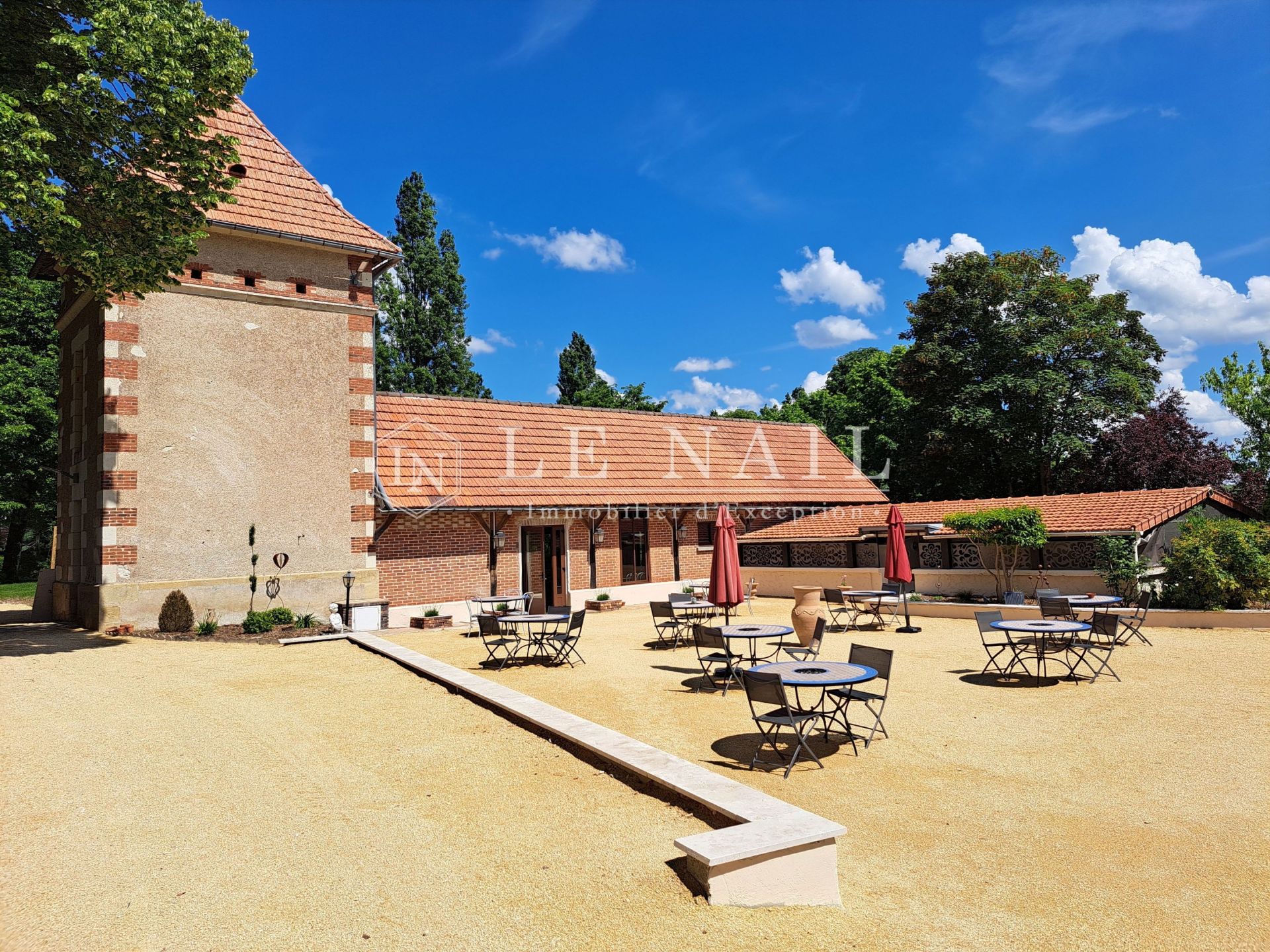 château 50 pièces en vente à TOURS (37000)