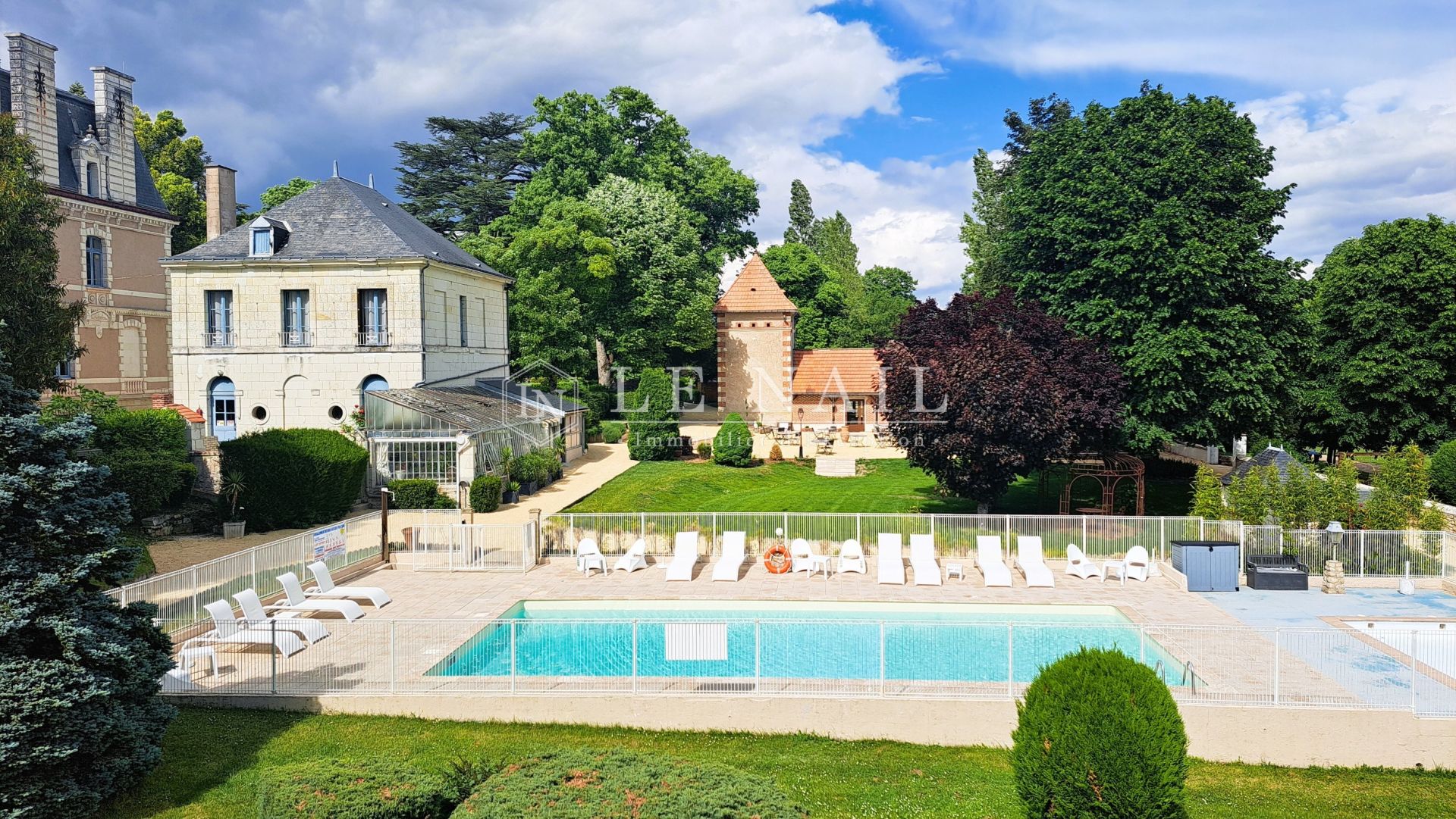 château 50 pièces en vente à TOURS (37000)