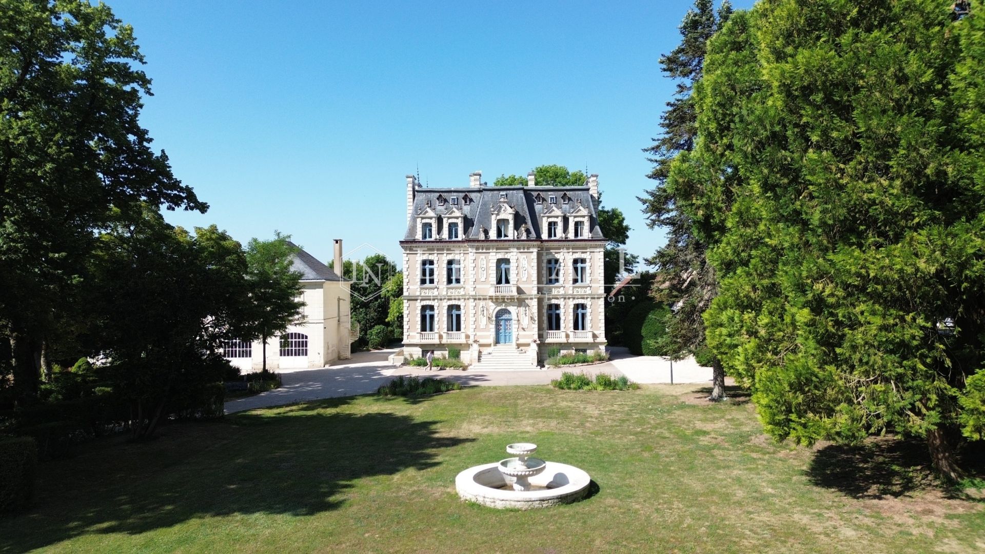 château 50 pièces en vente à TOURS (37000)