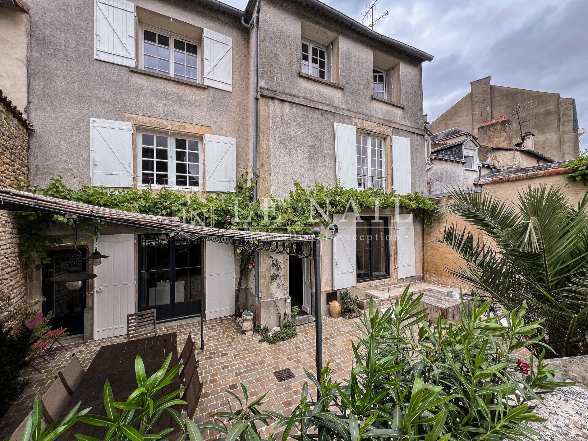 maison de ville 10 pièces en vente à POITIERS (86000)