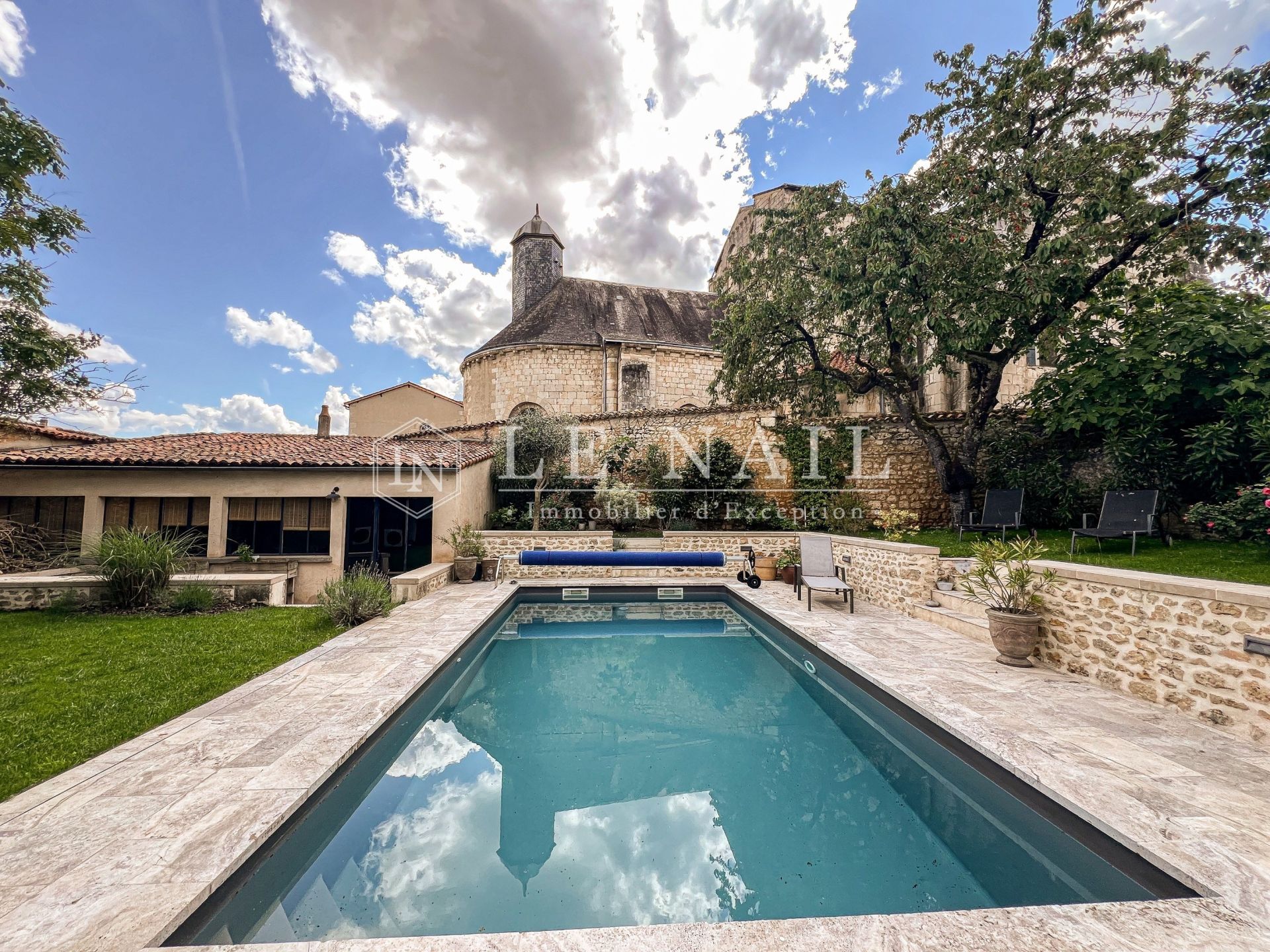 maison de ville 10 pièces en vente à POITIERS (86000)
