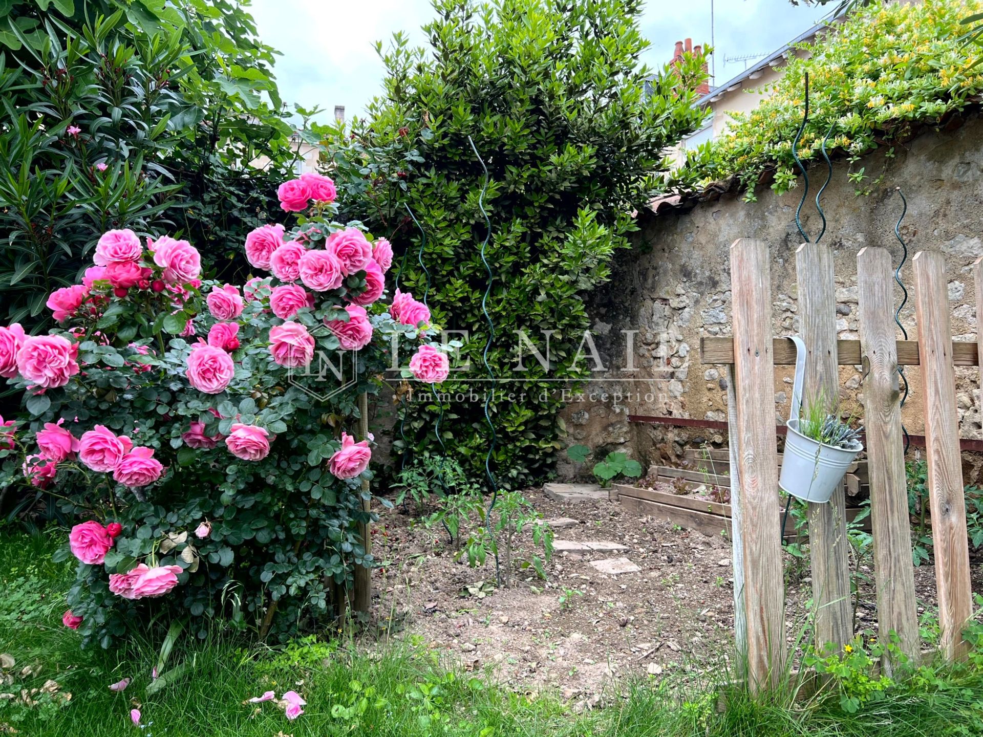 maison de ville 10 pièces en vente à POITIERS (86000)