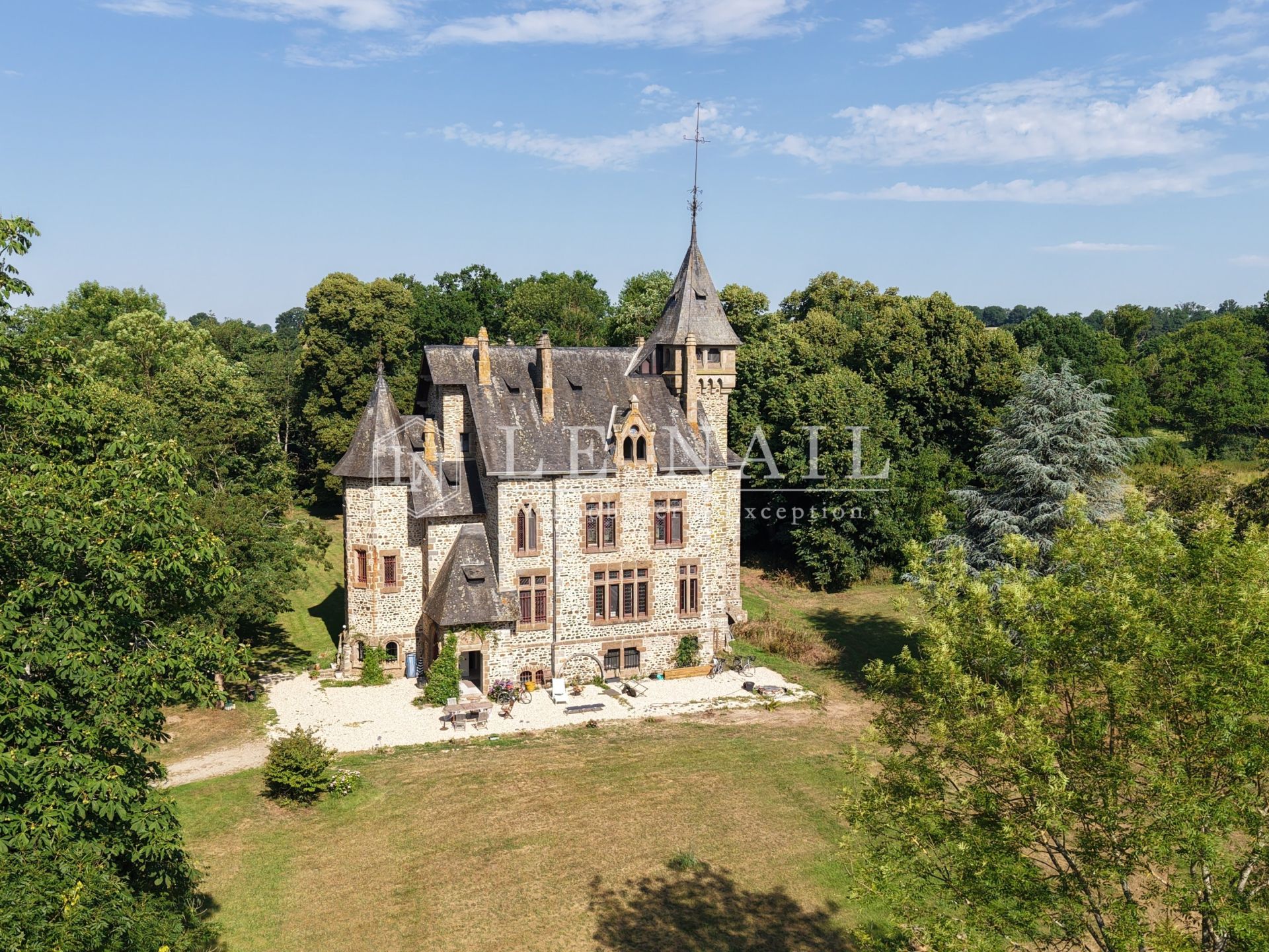 castle 16 rooms for sale on MAYENNE (53100)
