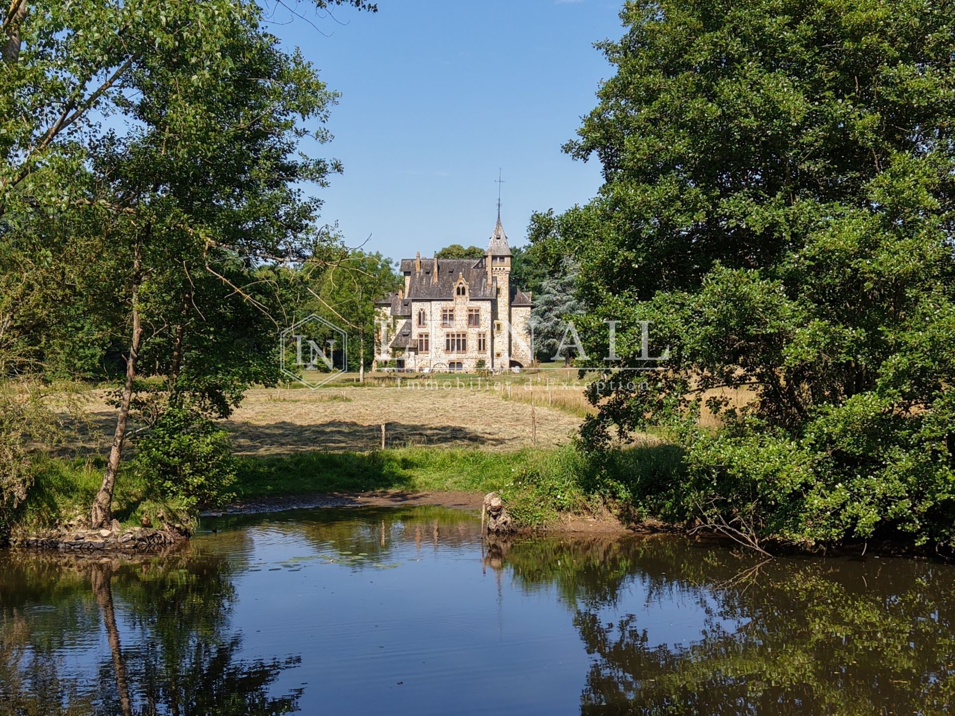 castle 16 rooms for sale on MAYENNE (53100)