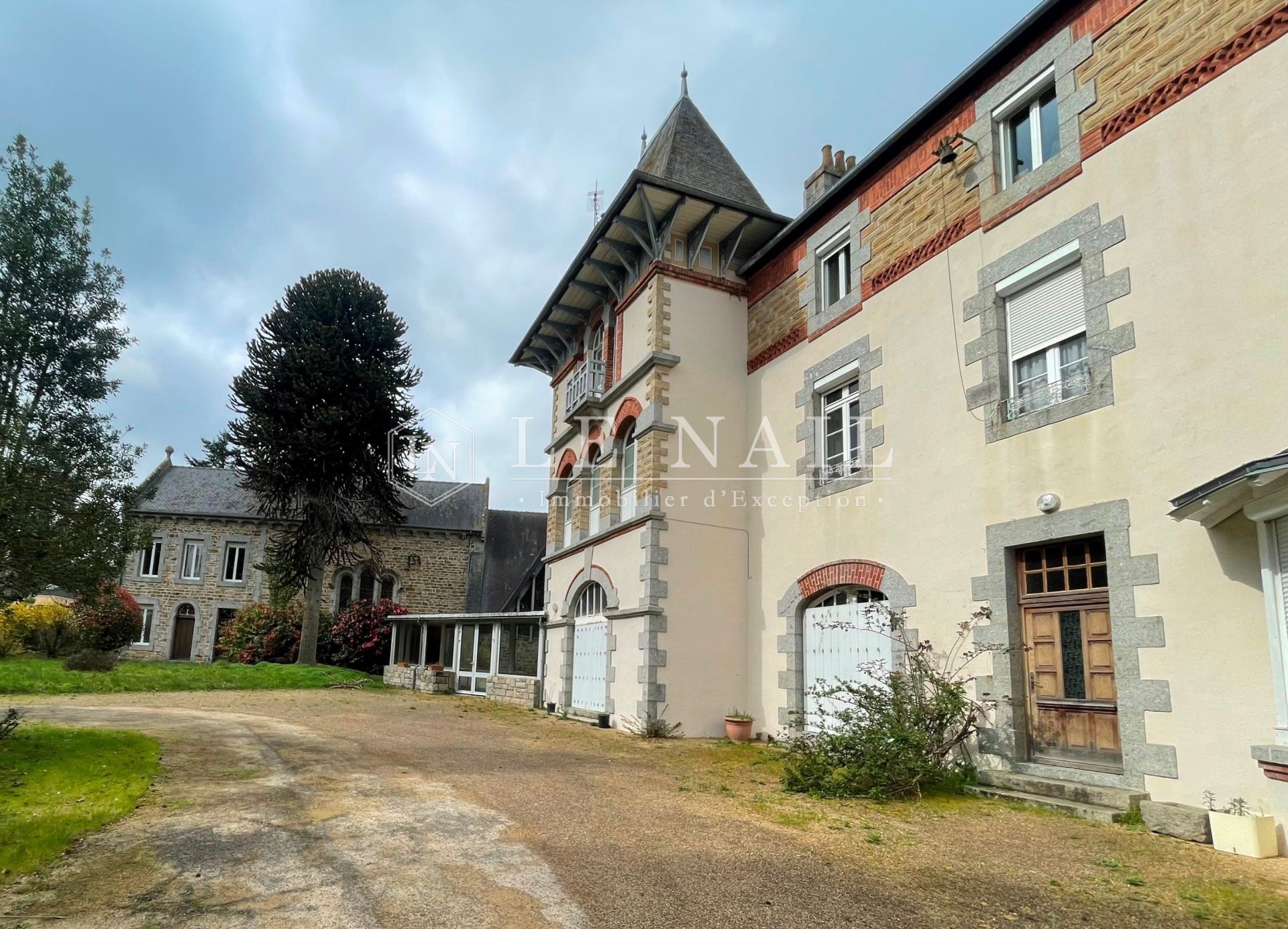 monastère 90 pièces en vente à GUINGAMP (22200)
