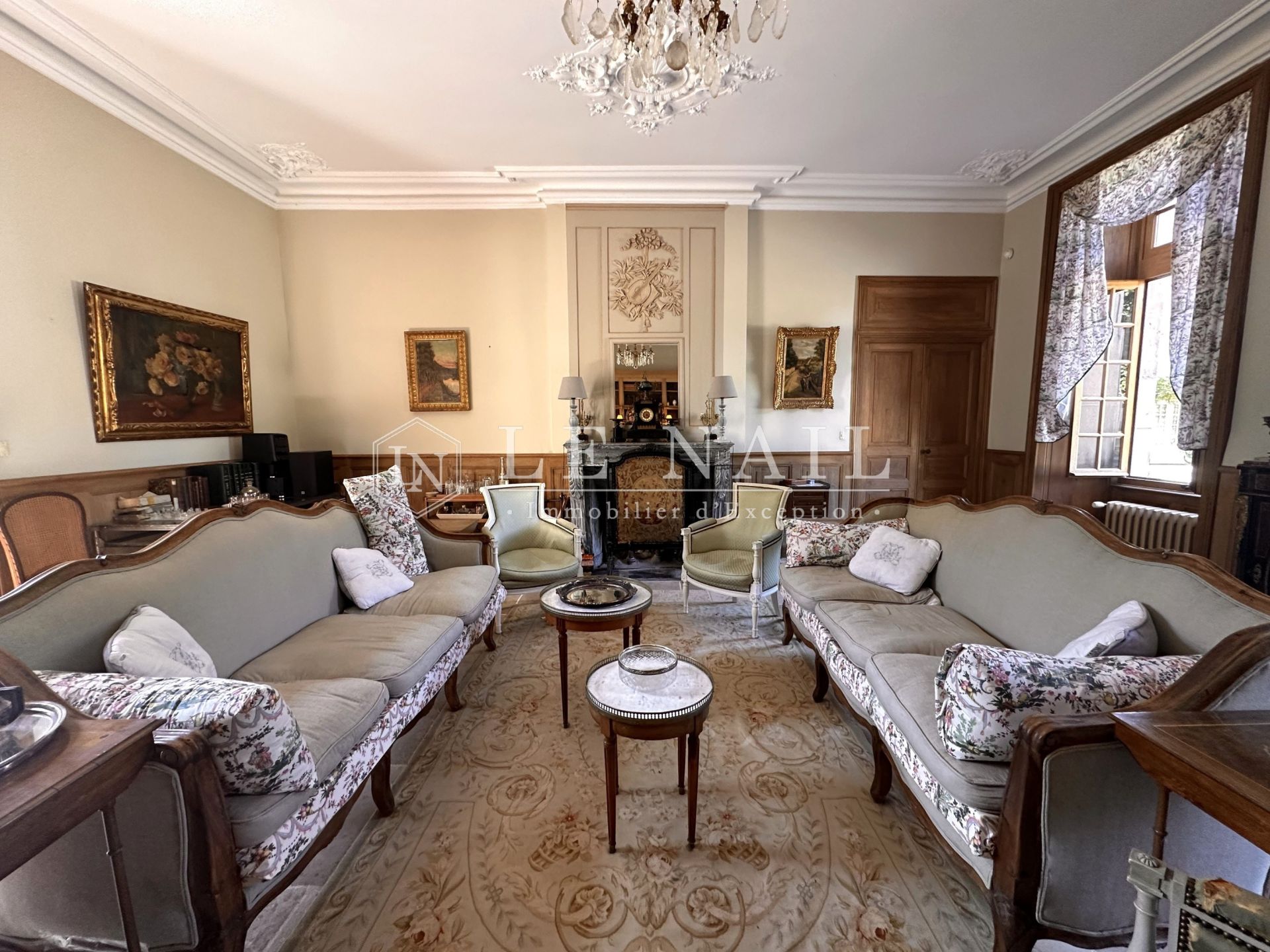 castle 17 rooms for sale on CHANTONNAY (85110)