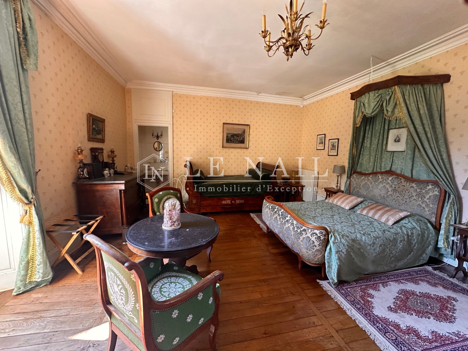 castle 17 rooms for sale on CHANTONNAY (85110)