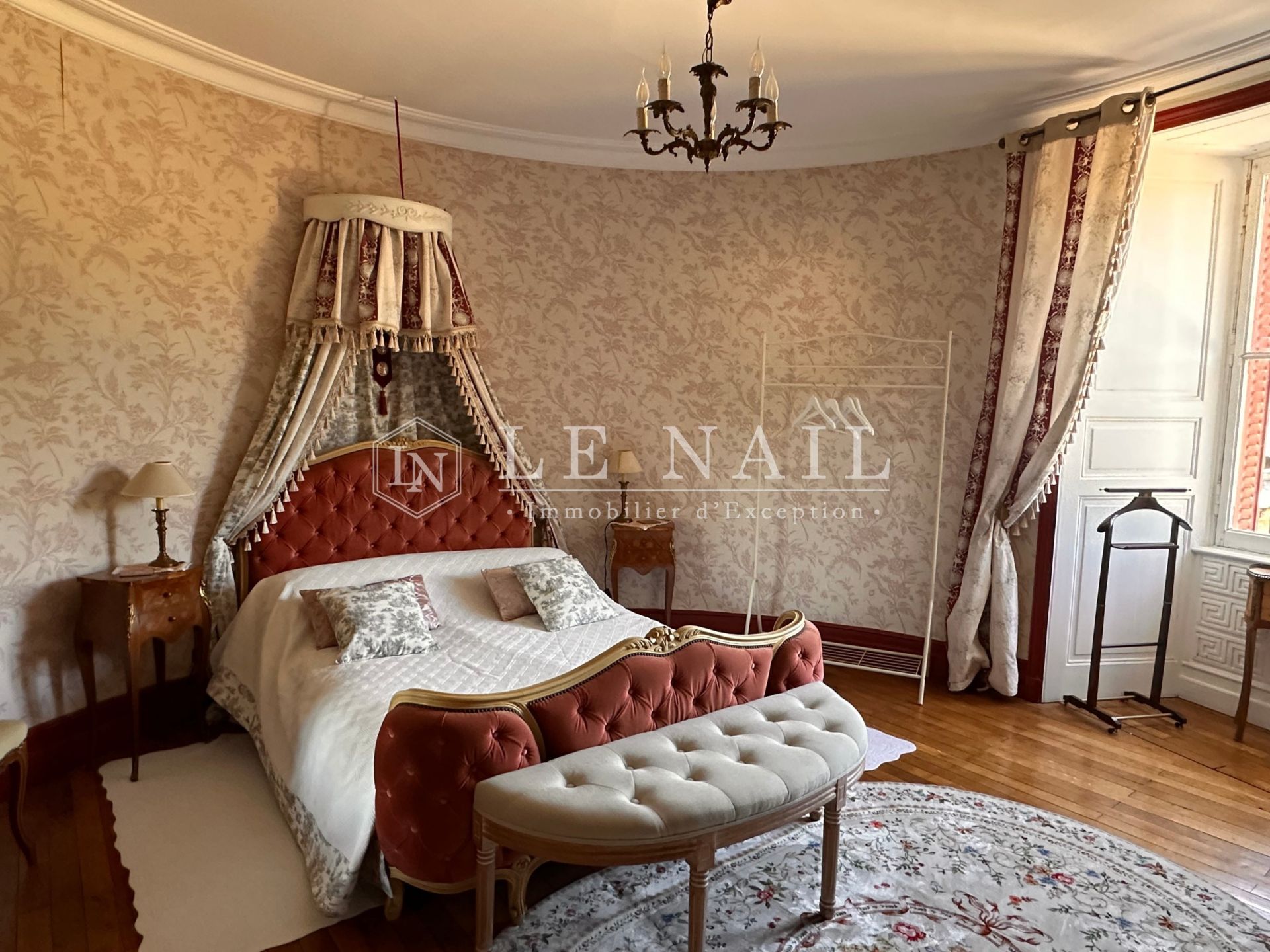 castle 17 rooms for sale on CHANTONNAY (85110)