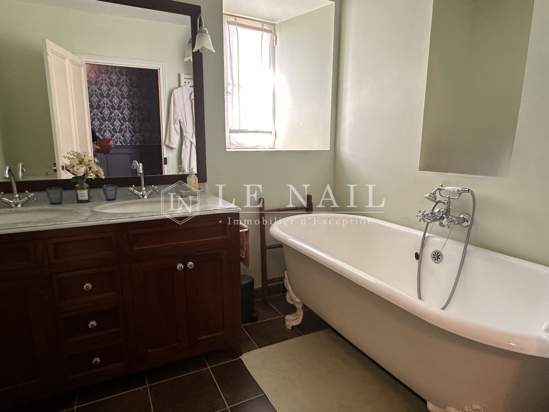 castle 17 rooms for sale on CHANTONNAY (85110)