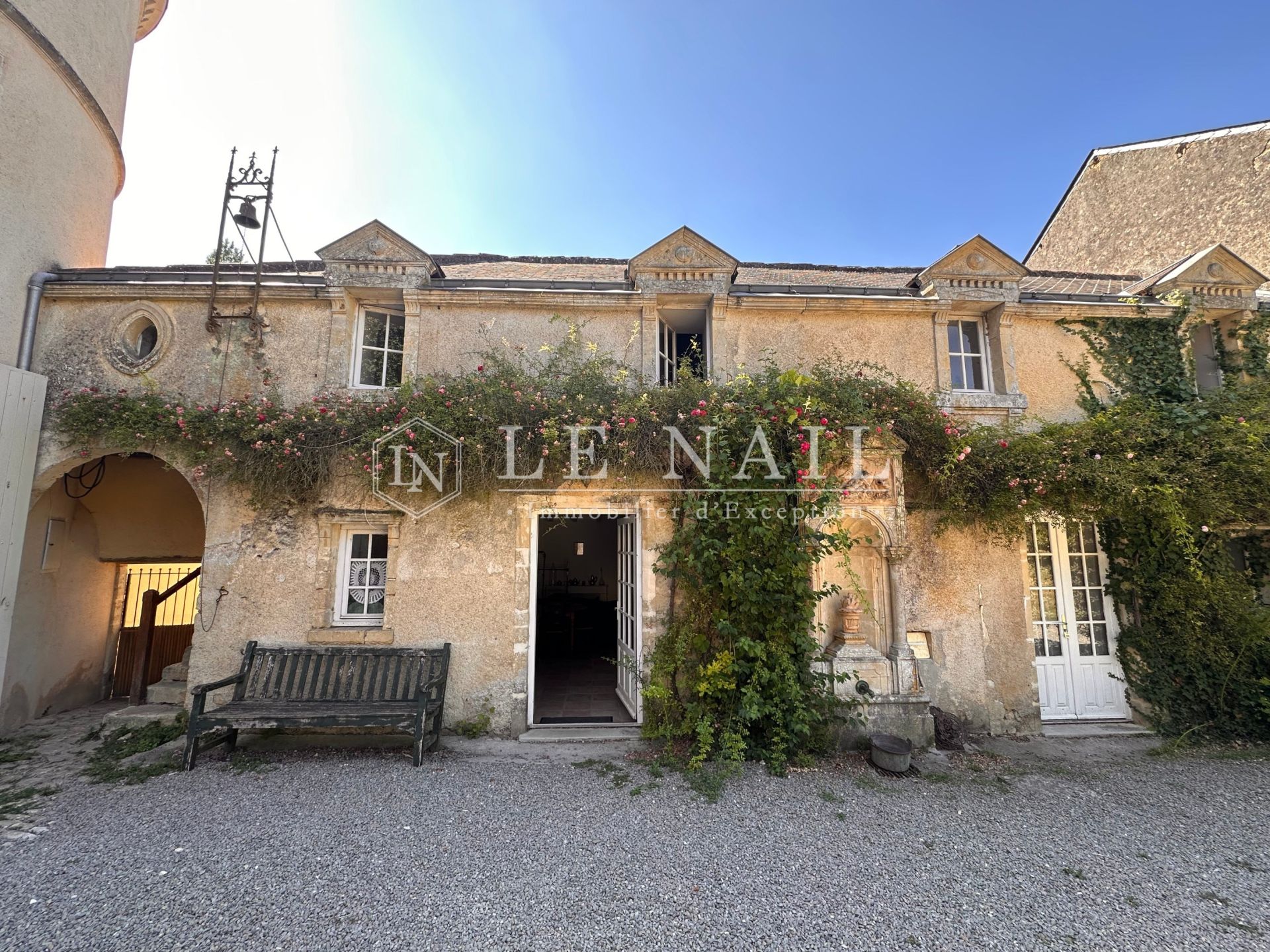 château 17 pièces en vente à CHANTONNAY (85110)