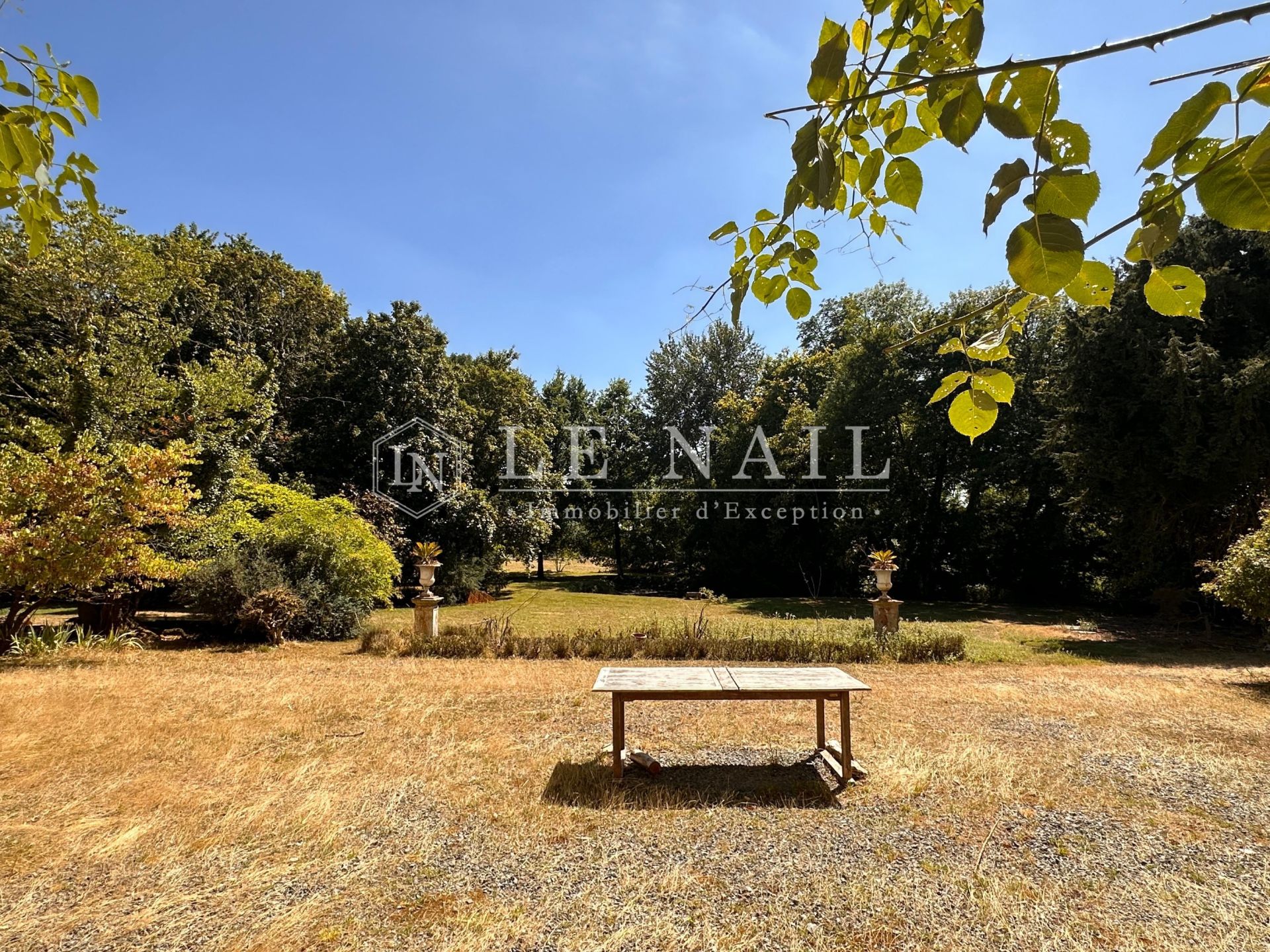 castle 17 rooms for sale on CHANTONNAY (85110)