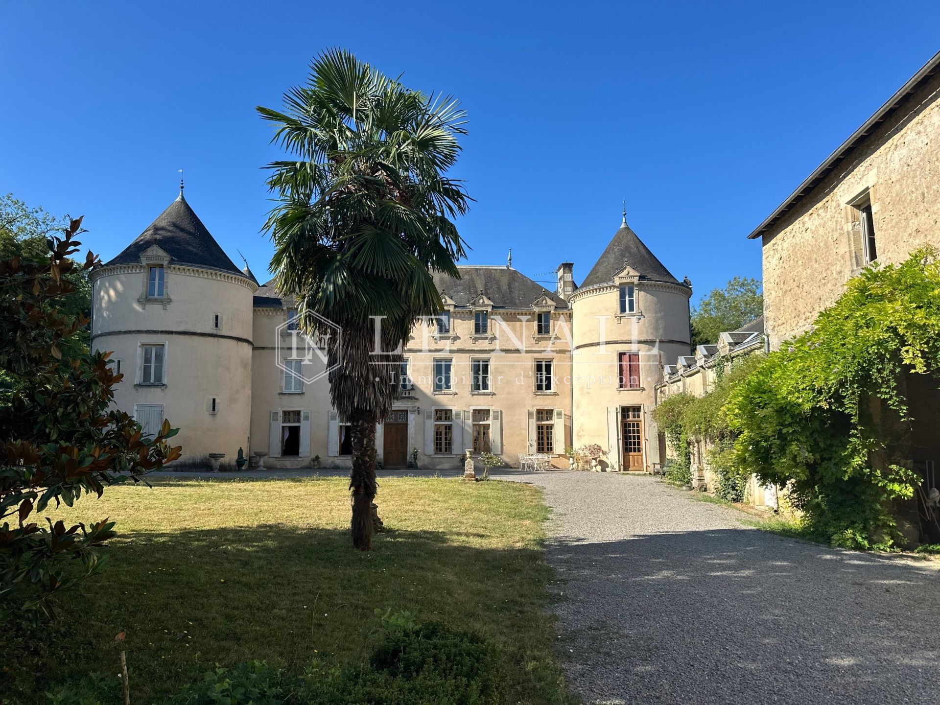 château 17 pièces en vente à CHANTONNAY (85110)