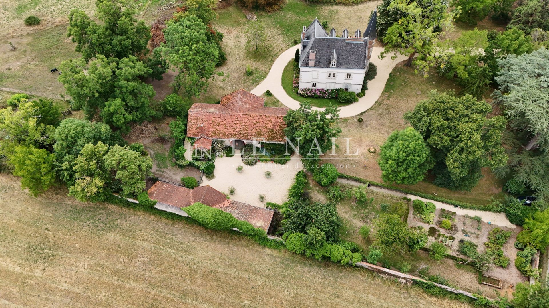 château 10 pièces en vente à VICHY (03200)