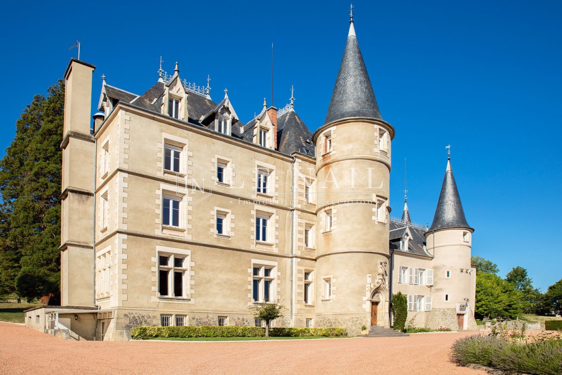 château 25 pièces en vente à VICHY (03200)