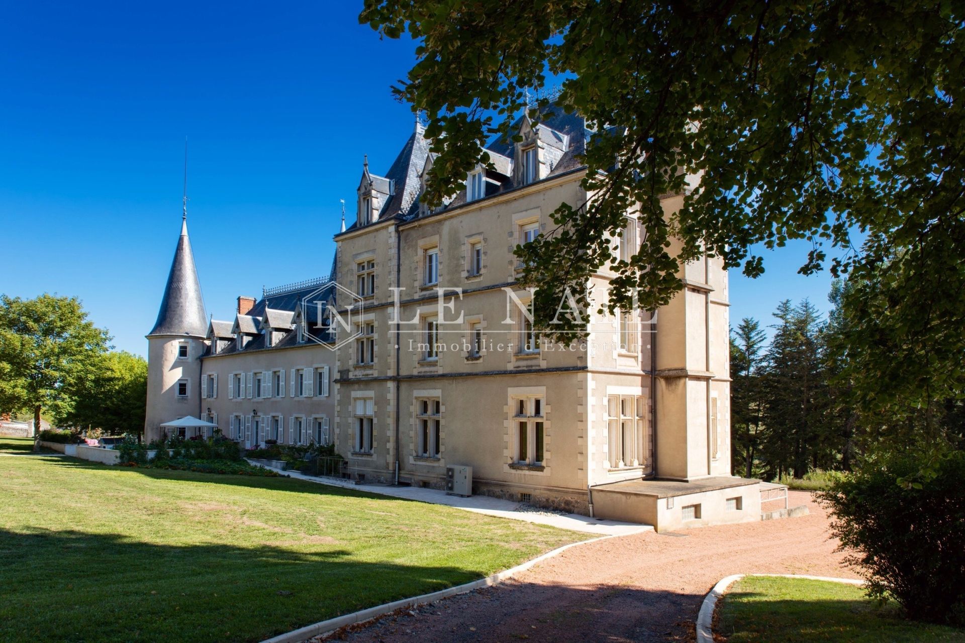 château 25 pièces en vente à VICHY (03200)