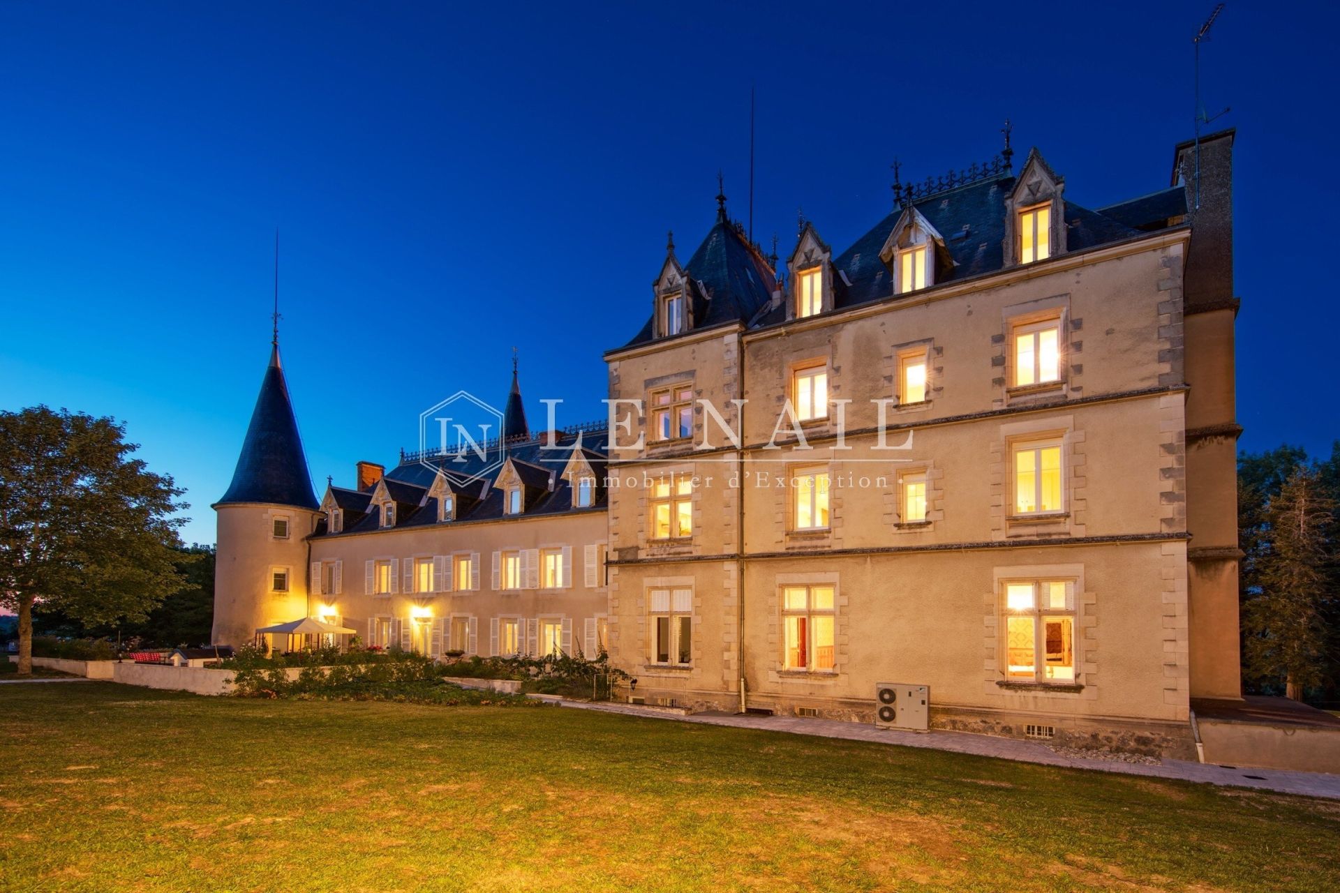 château 25 pièces en vente à VICHY (03200)