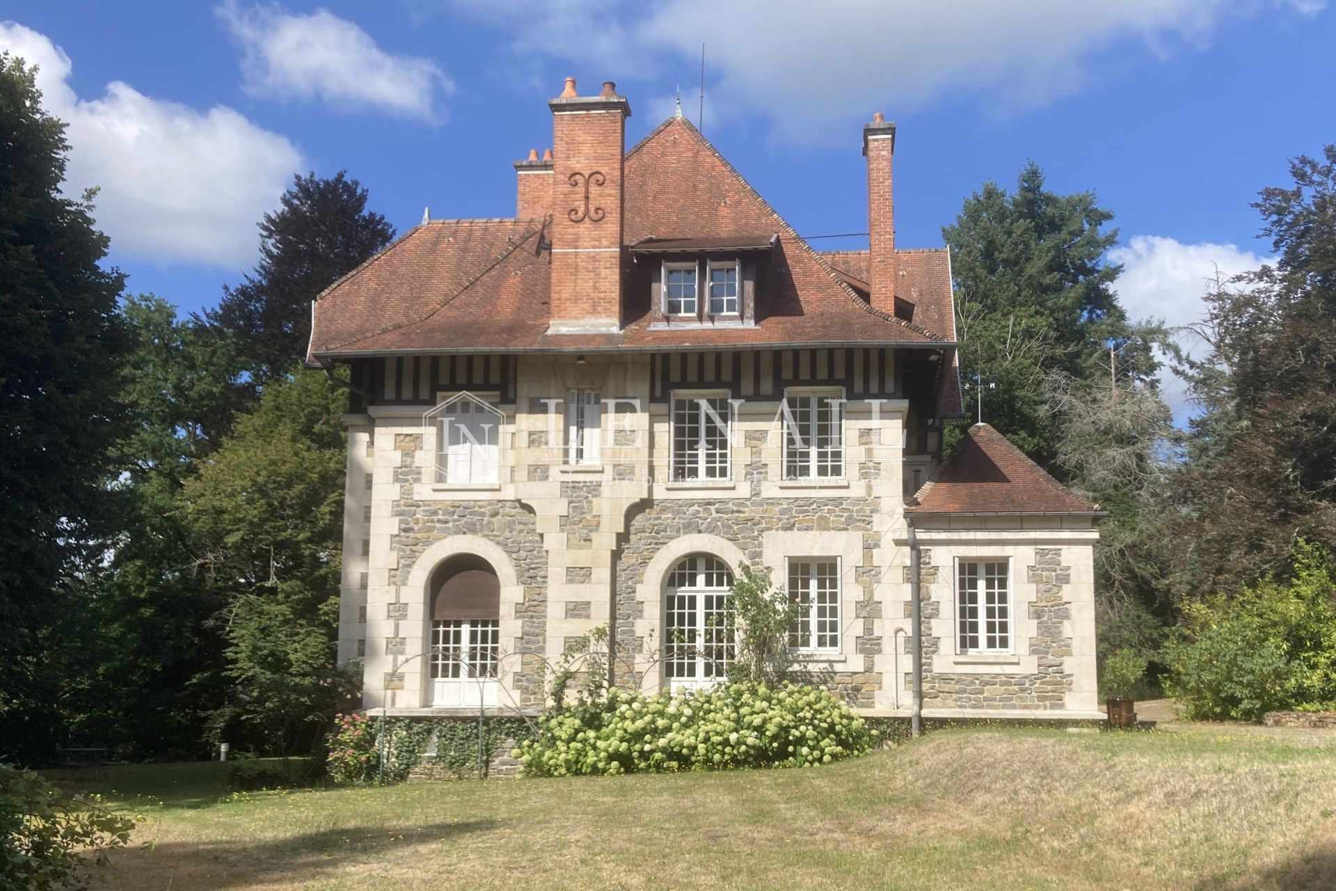 manoir 13 pièces en vente à CUSSAC (87150)