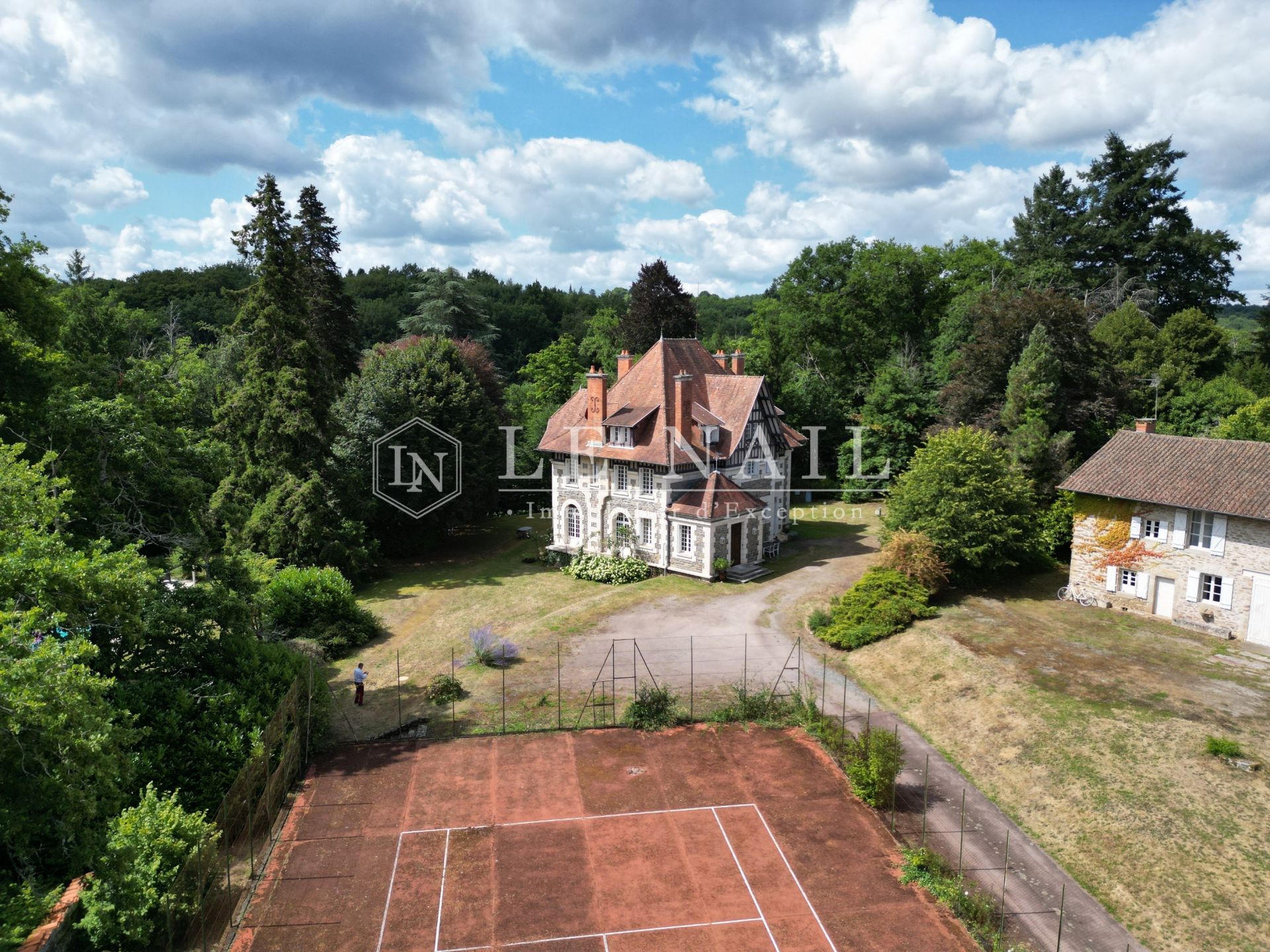 manoir 13 pièces en vente à CUSSAC (87150)