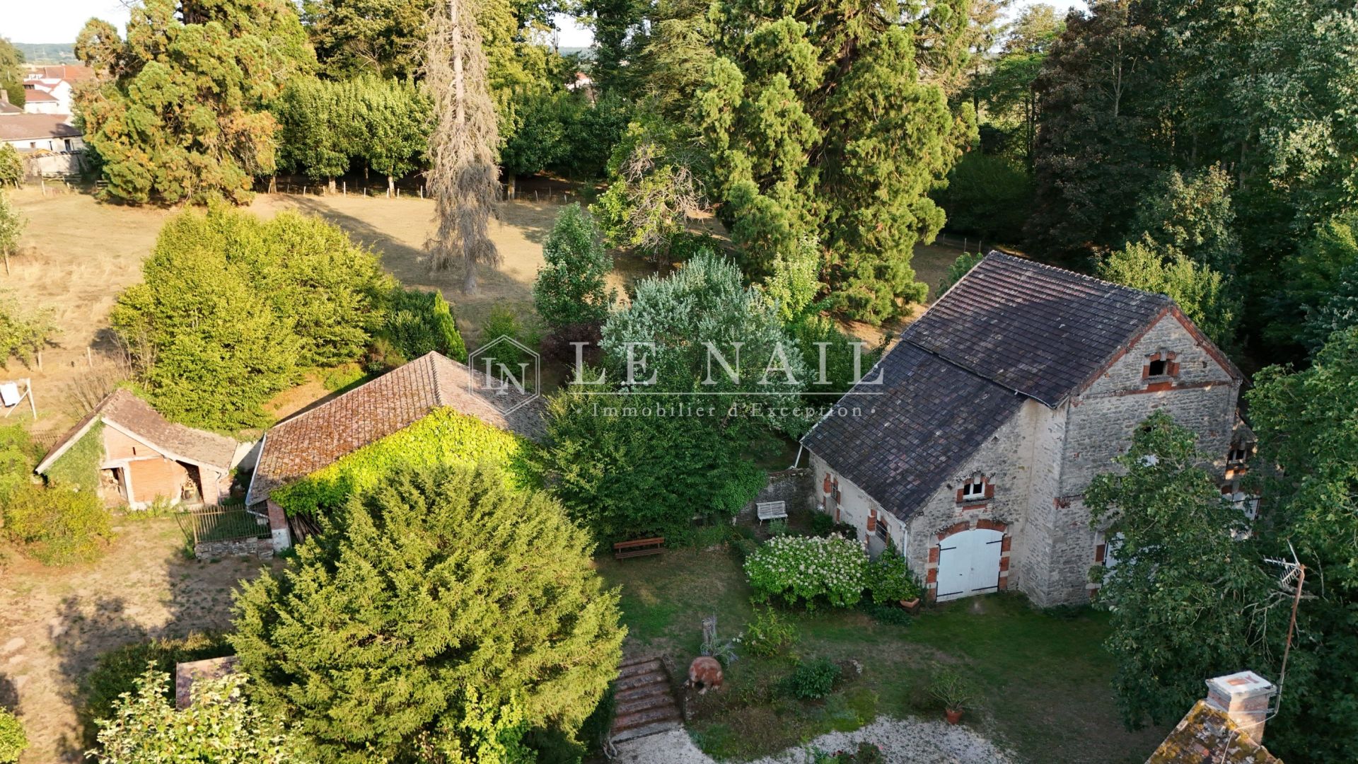 maison 13 pièces en vente à PARAY LE MONIAL (71600)