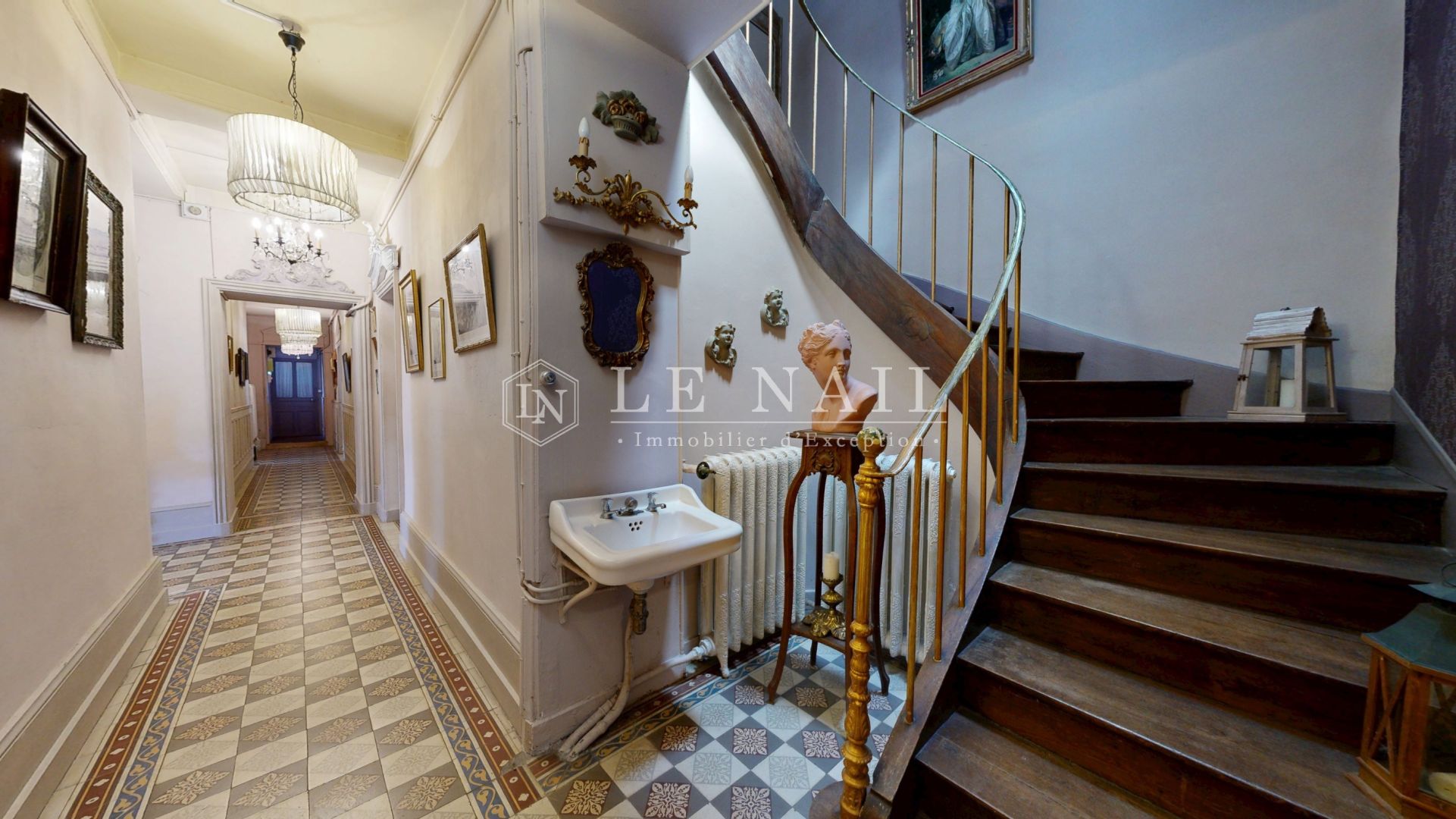 maison 13 pièces en vente à PARAY LE MONIAL (71600)