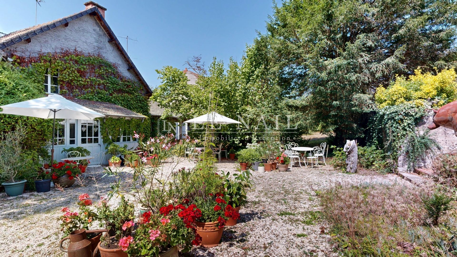 maison 13 pièces en vente à PARAY LE MONIAL (71600)