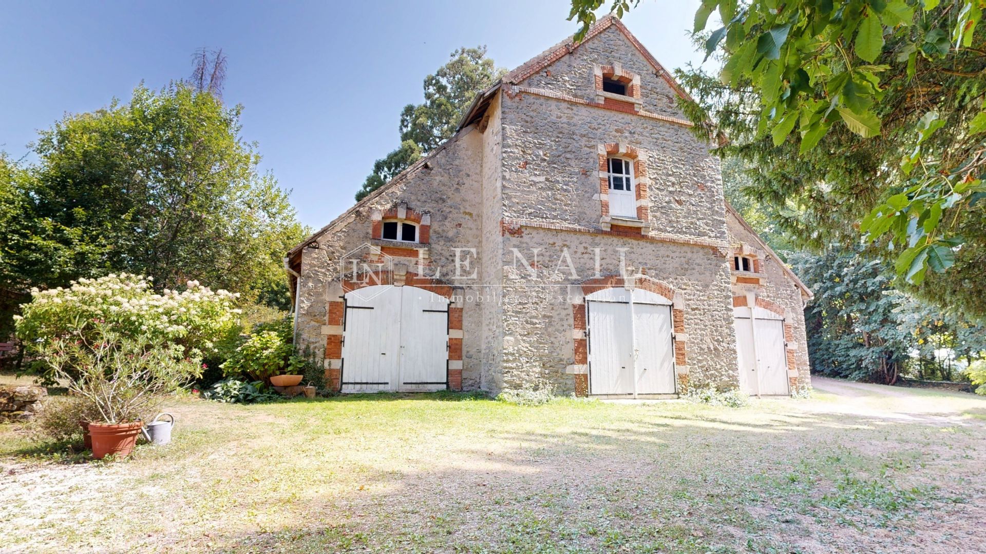 maison 13 pièces en vente à PARAY LE MONIAL (71600)