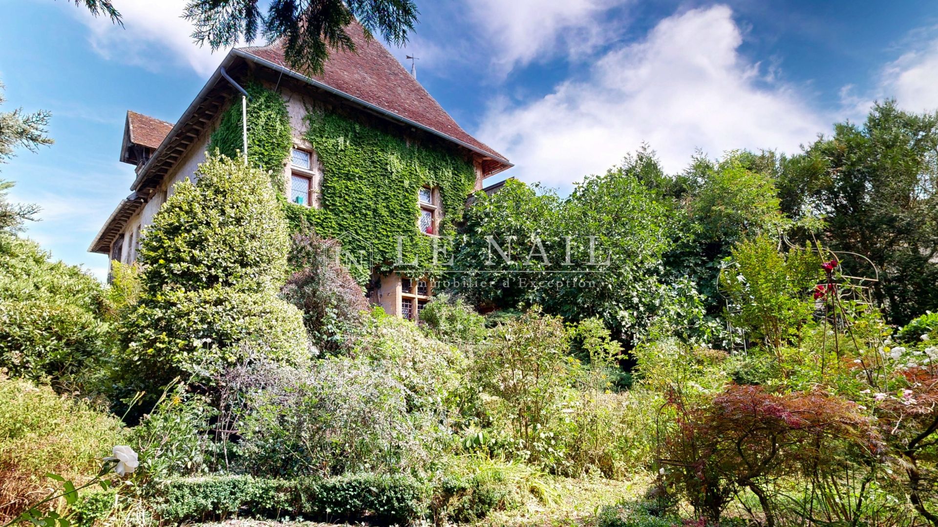 house 13 rooms for sale on CHAROLLES (71120)