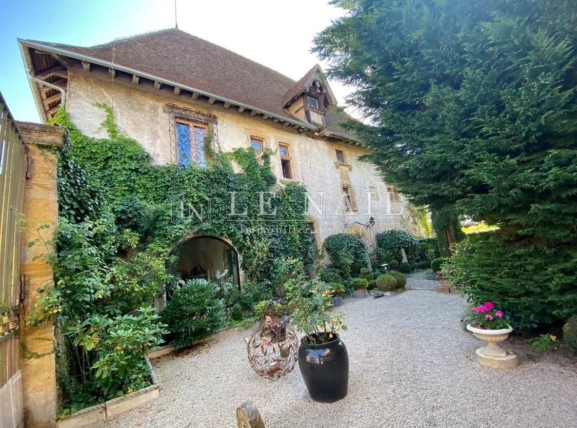 maison 13 pièces en vente à CHAROLLES (71120)