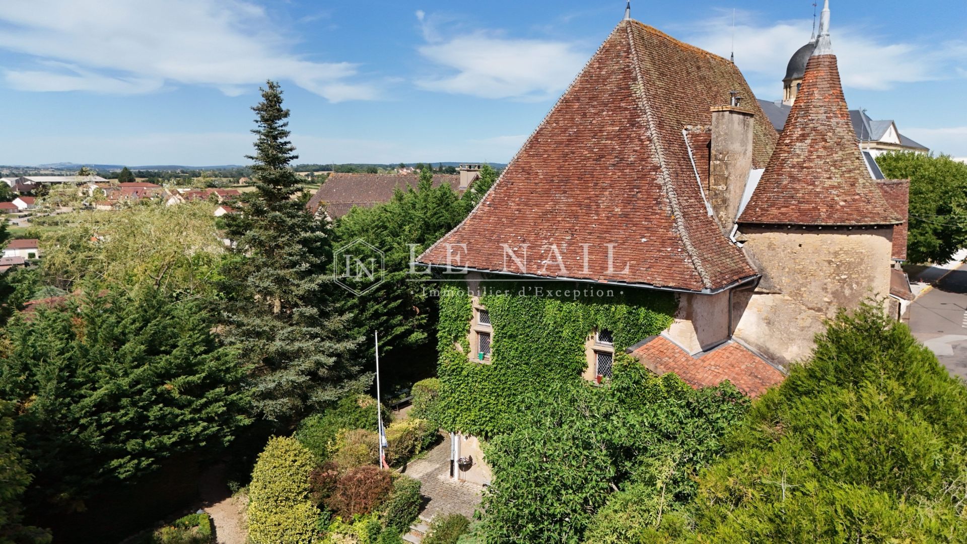 house 13 rooms for sale on CHAROLLES (71120)