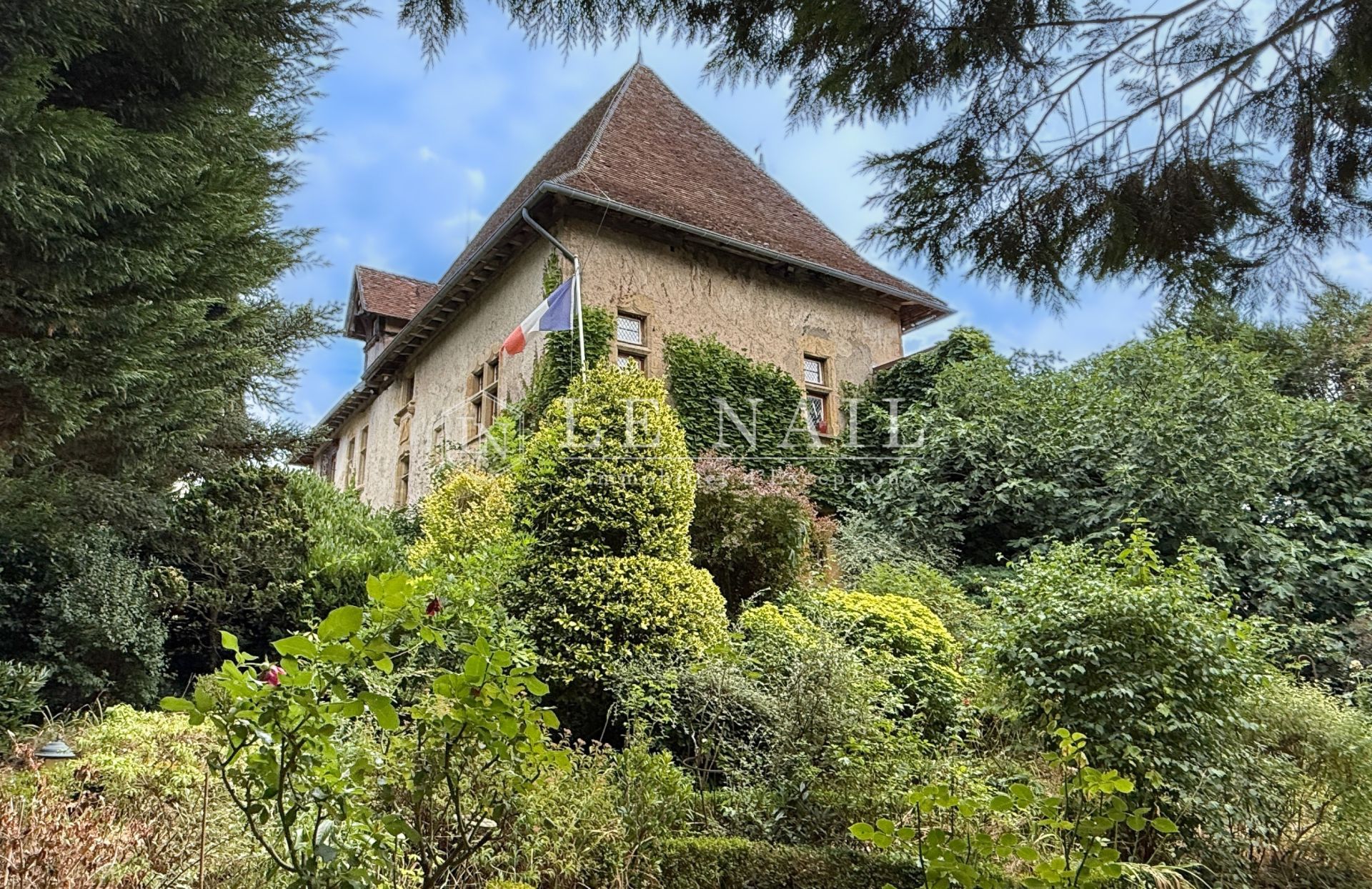 maison 13 pièces en vente à LA CLAYETTE (71800)